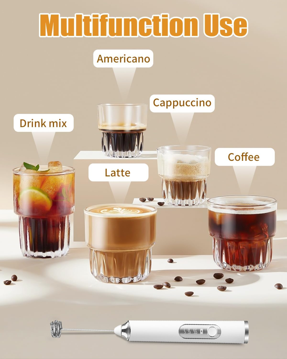 Glasbecher mit Kaffee und Cocktails, begleitet von einem Milchaufschäumer.
