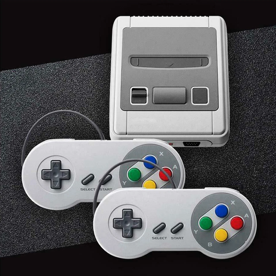 Eine graue Retro-Mini-Spielkonsole mit zwei SNES-ähnlichen Controllern mit bunten Aktionsknöpfen.