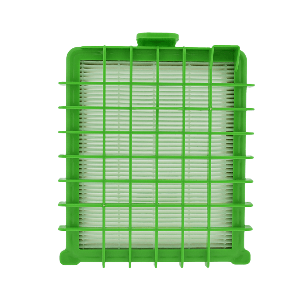 Ein rechteckiger grüner Plastikfilter mit weißem gefaltetem Filtermaterial und schützendem Gitter auf weißem Hintergrund.