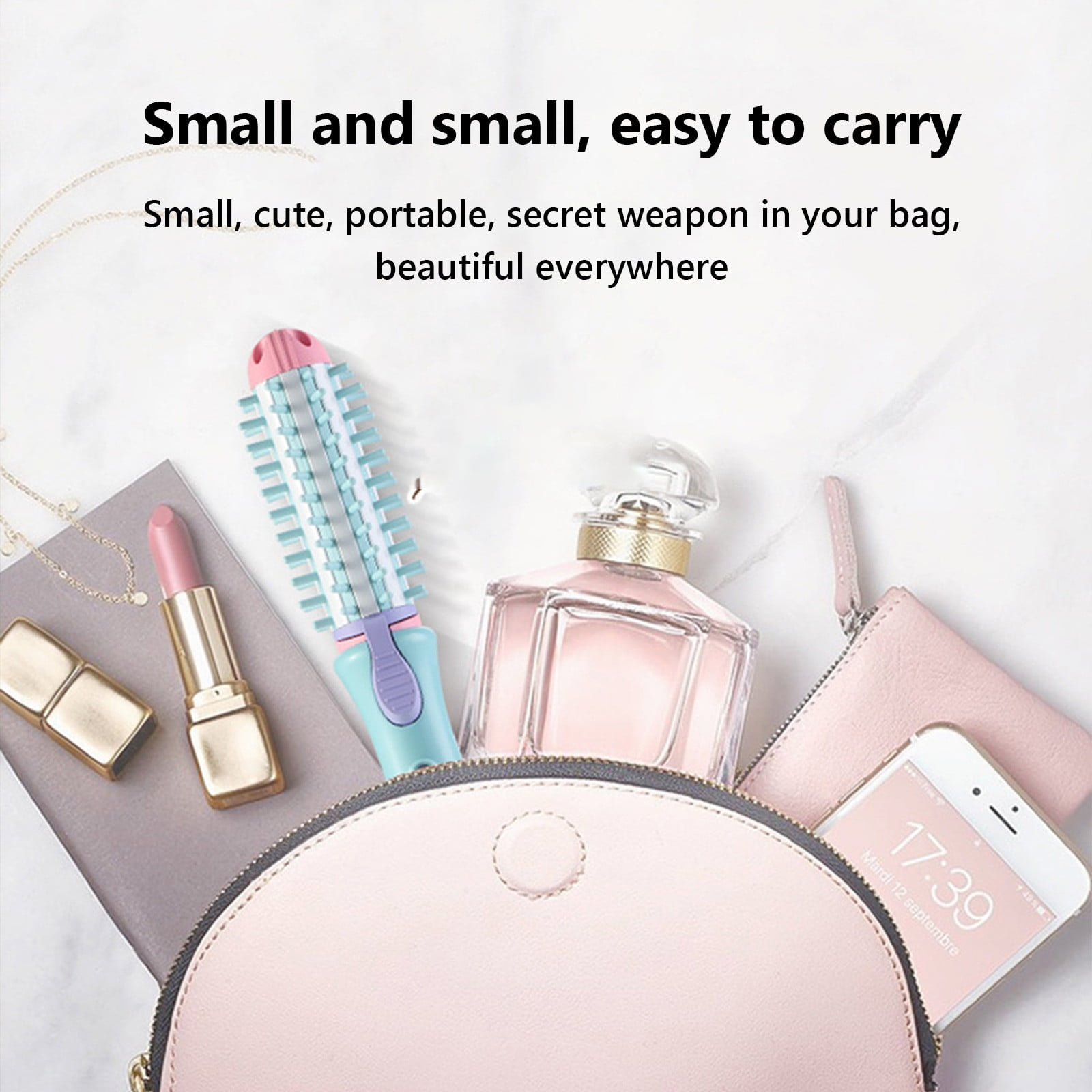 Eine rosafarbene Tasche mit Lippenstift, Parüm, Haarbürste und Smartphone.