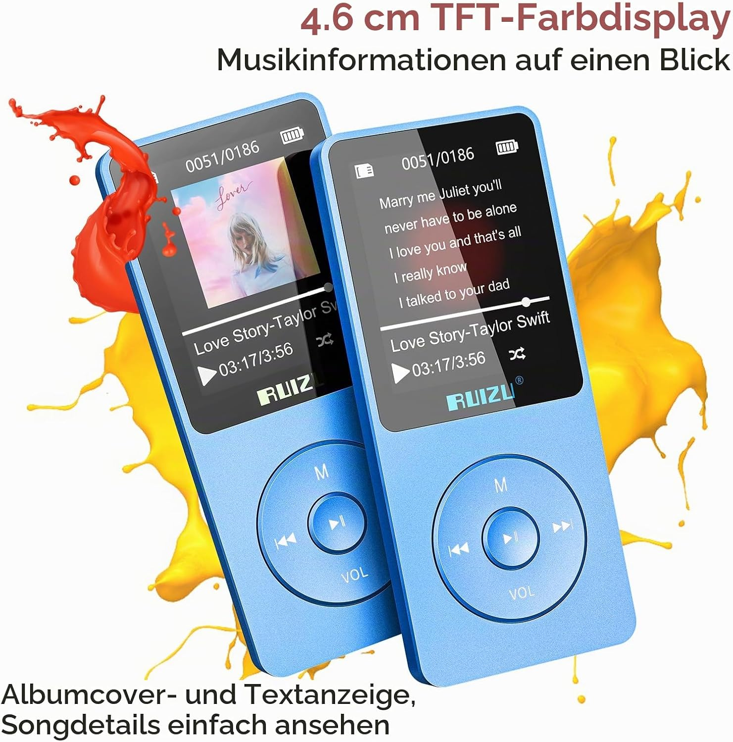 Zwei blaue MP3-Player mit Farbdisplay zeigen Albumcover und Liedtexte vor gelbem und rotem Farbspritzer-Hintergrund.