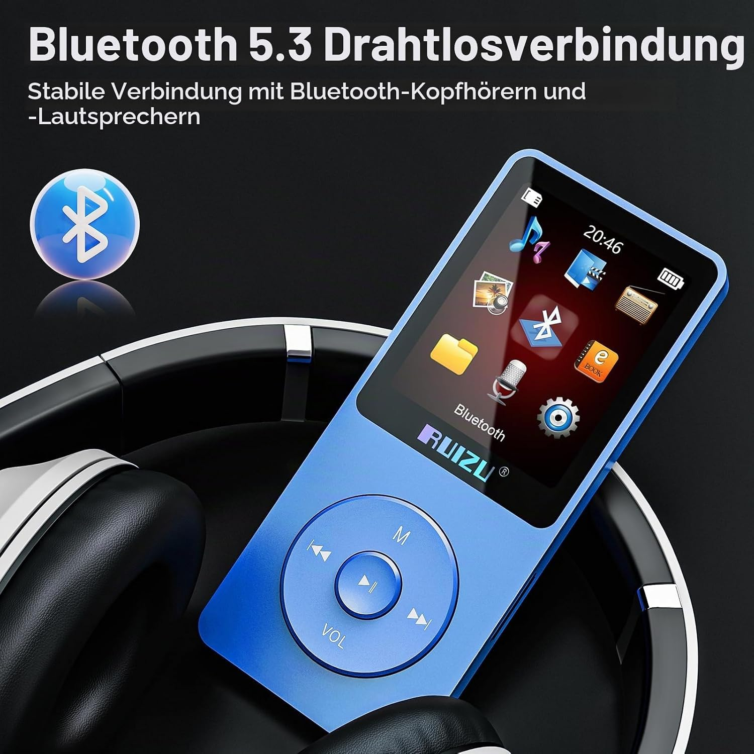 Ein blauer MP3-Player mit Bluetooth-Symbol und Kopfhörern im Hintergrund, mit Text.