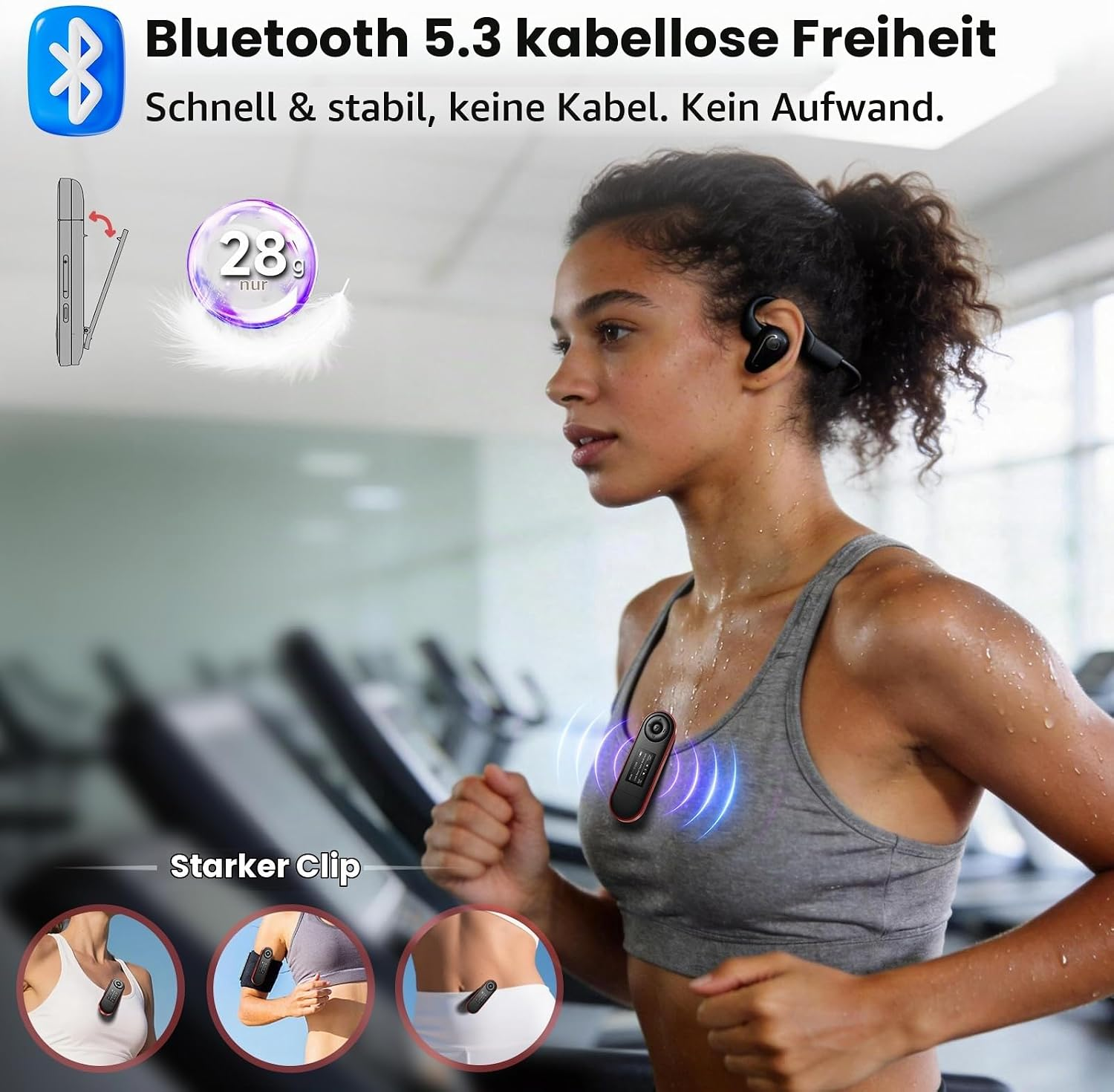 Eine schwitzende Frau läuft auf einem Laufband im Fitnessstudio und trägt ein Clip-Gerät und einen Kopfhörer.