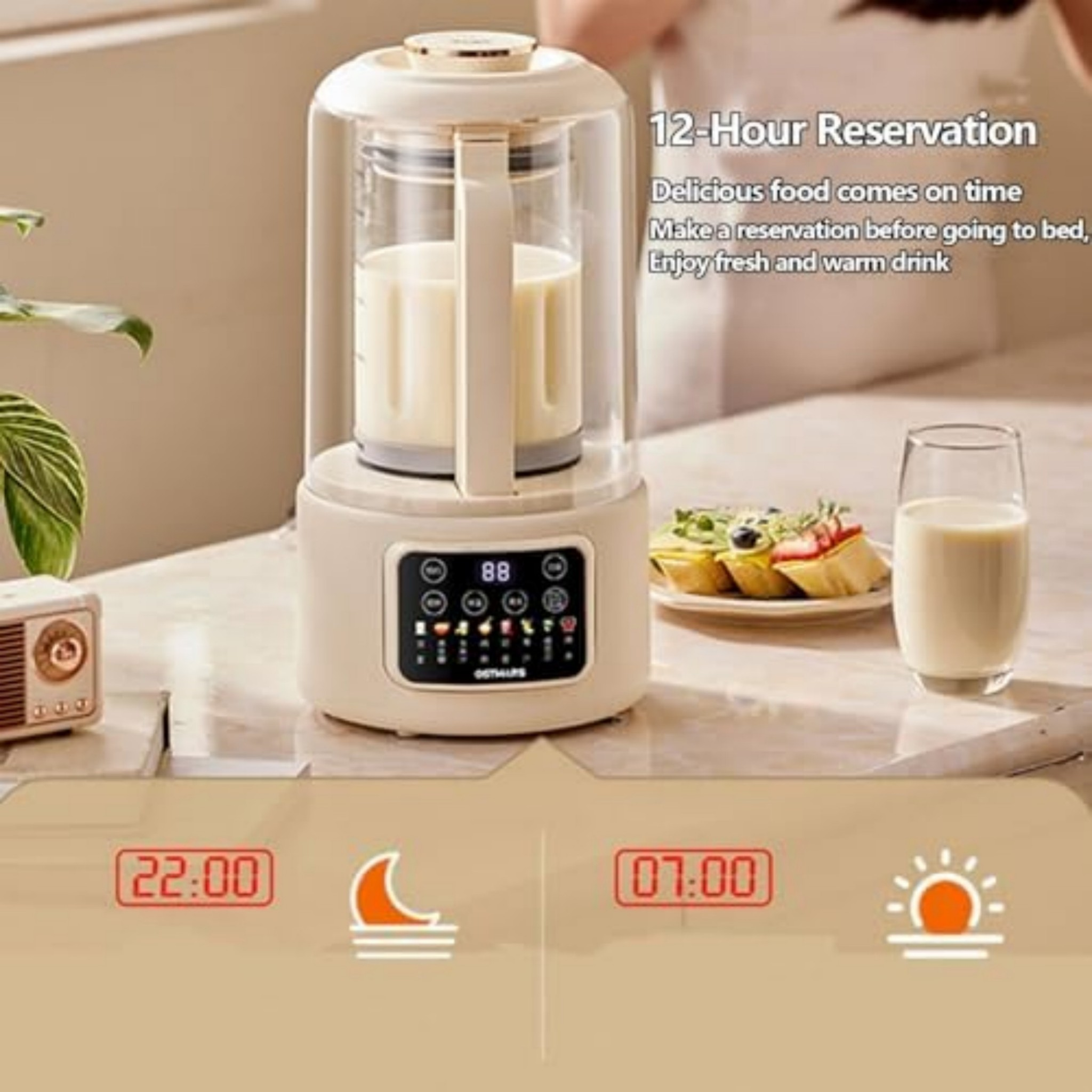 Beige Kaffeemaschine auf einem Tisch mit Glas Milch und Essen.
