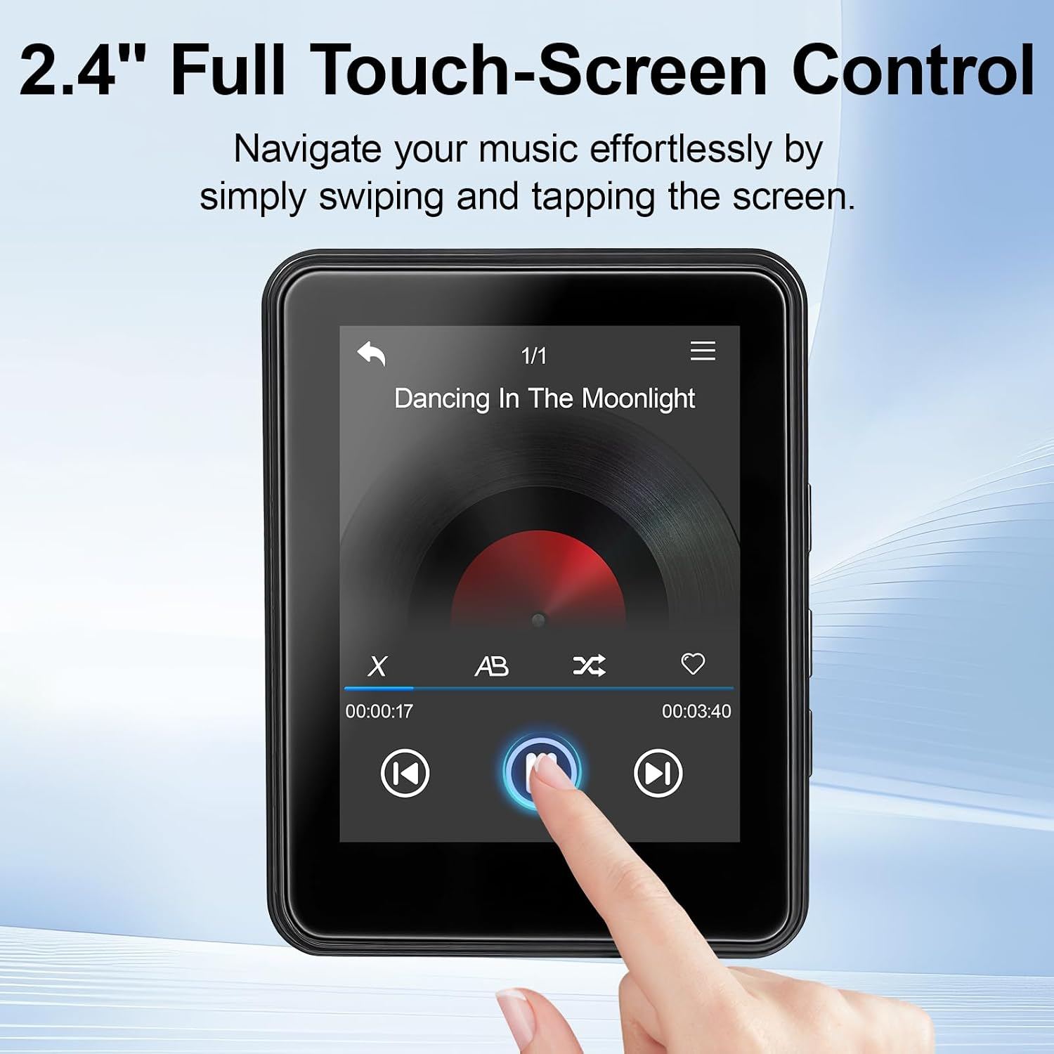 Eine Hand bedient einen schwarzen MP3-Player mit 2.4-Zoll-Touchscreen, der Musiktitel und Bedienelemente anzeigt.