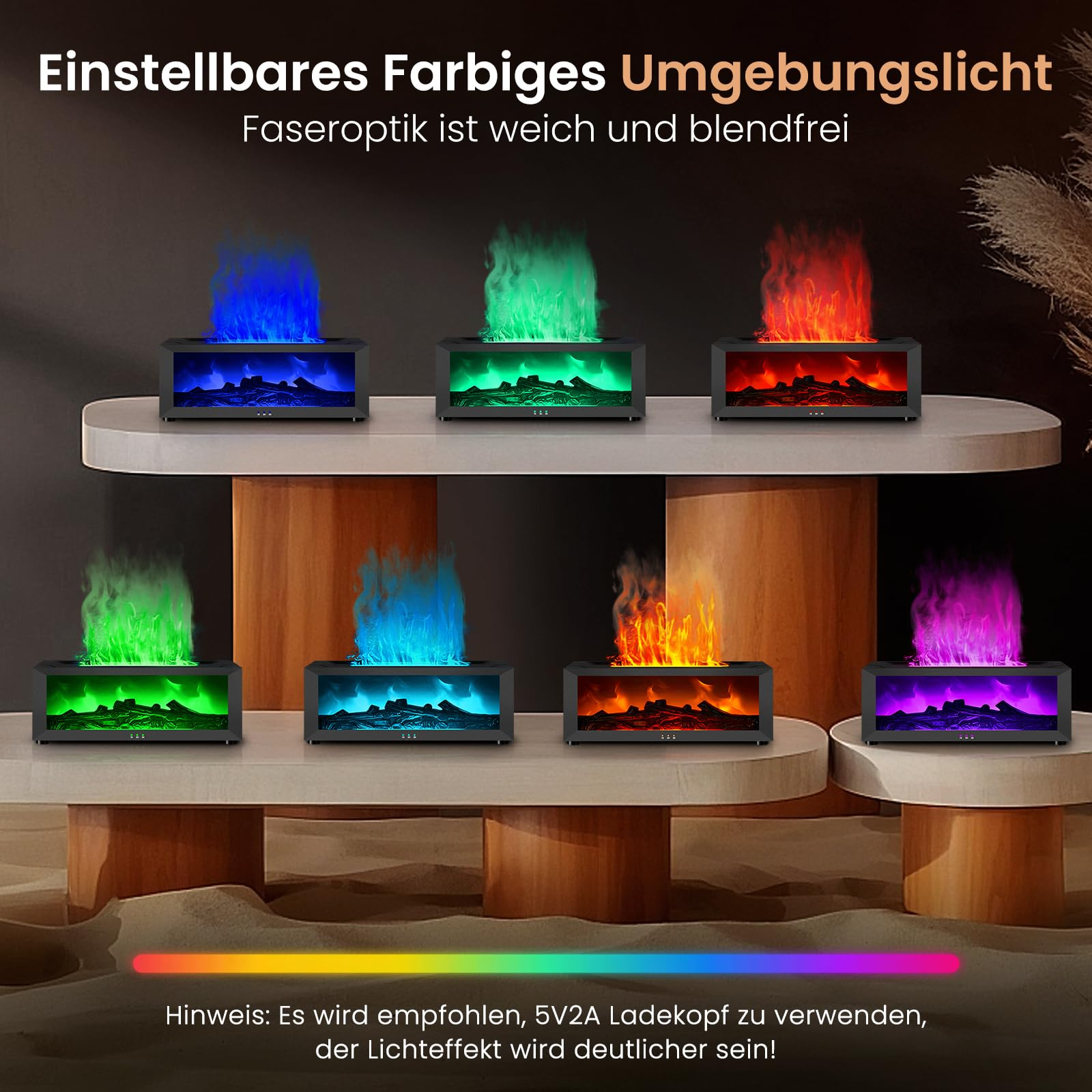 Mehrere schwarze Tischkamine mit farbigen LED-Flammen in Blau, Grün, Rot und Lila auf Holztischen vor dunkler Wand.