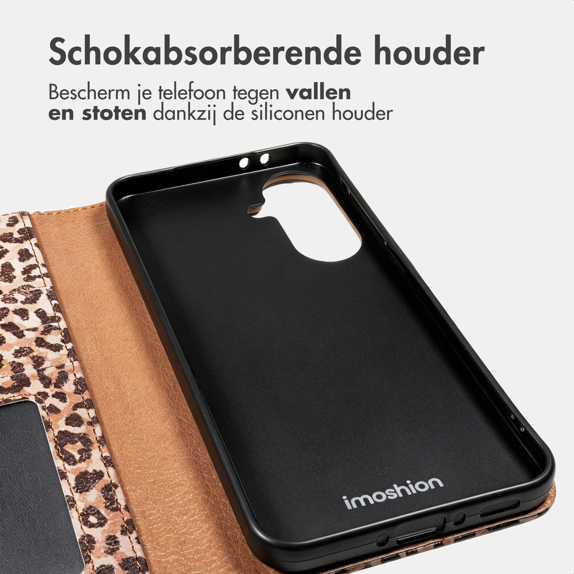 Schwarze Silikon-Handyhülle in einer Leo-Muster-Klapphülle auf hellem Hintergrund mit Text.