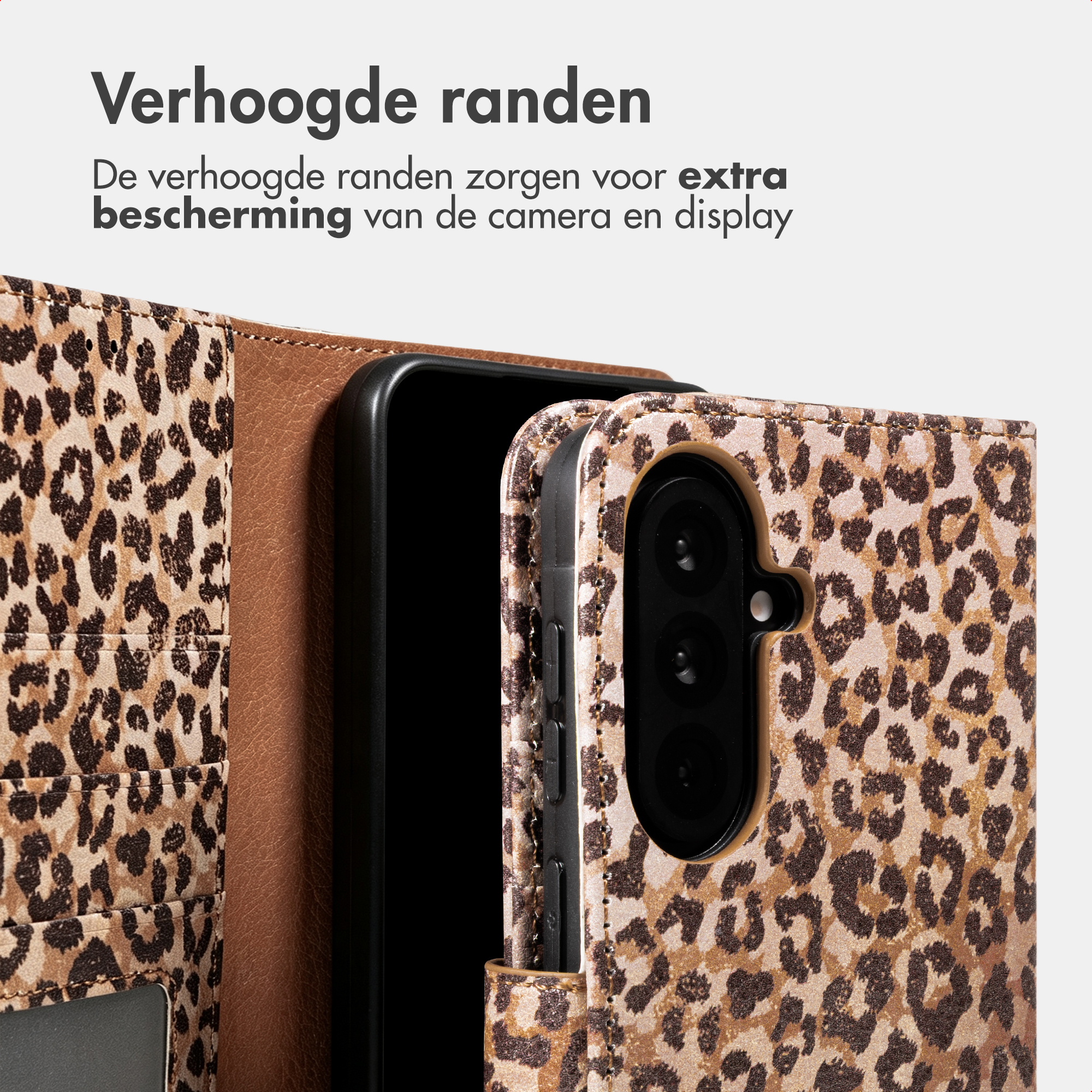 Handyhülle mit Leopardenmuster und erhöhten Rändern für Schutz. Niederländischer Text oben.