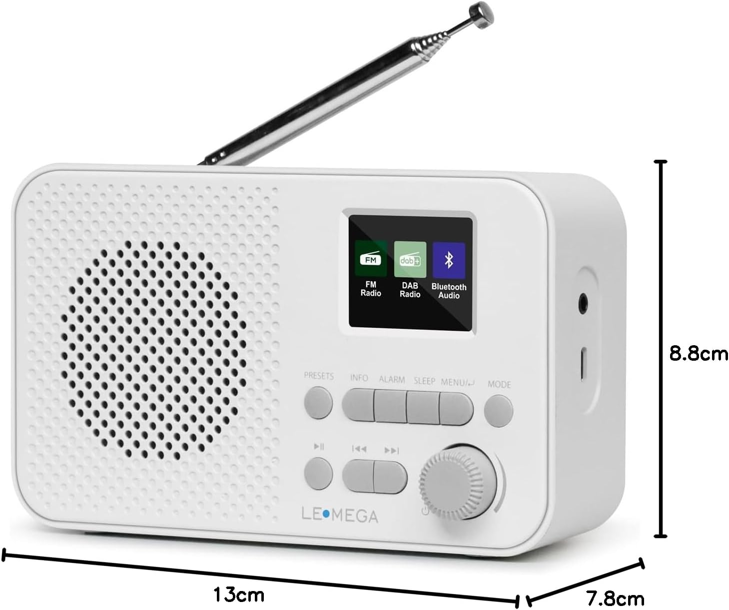 Weißes LeMega Radio mit Teleskopantenne, Farbdisplay, Bedienelementen und Maßen von 13x8,8x7,8 cm.