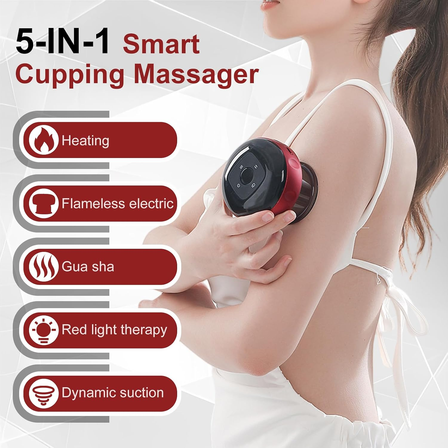 Eine Frau hält ein rot-schwarzes Smart-Cupping-Massagegerät auf ihrer Schulter, mit Funktionssymbolen links.