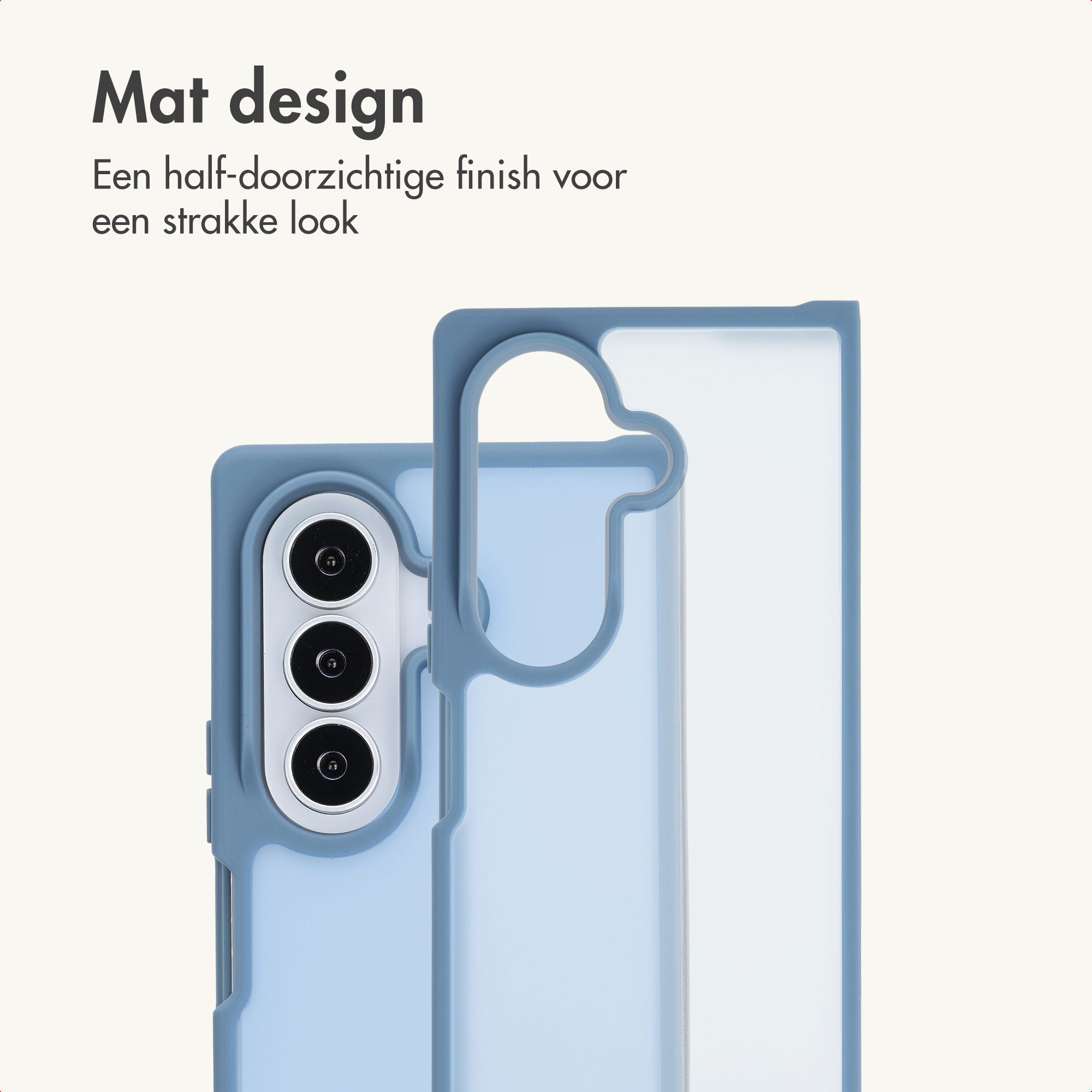 Blaue, halbdurchsichtige Smartphone-Hülle mit mattem Design und Kameraaussparung auf beigem Hintergrund.