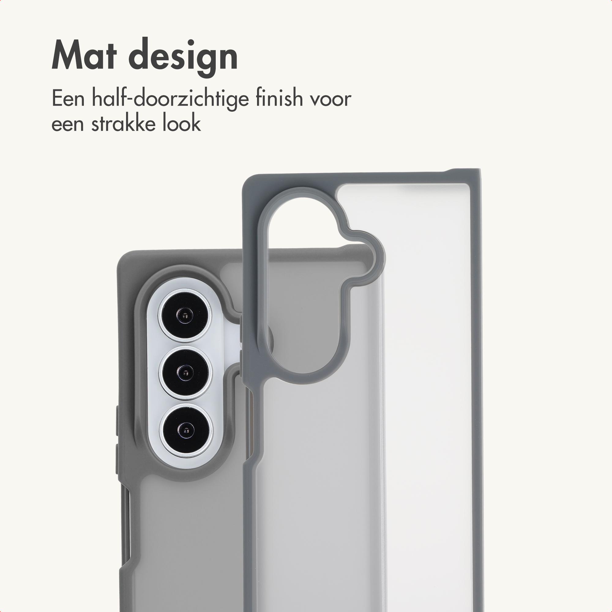 Halbtransparente, matte Handyhülle mit drei Kameraringen auf der Rückseite.