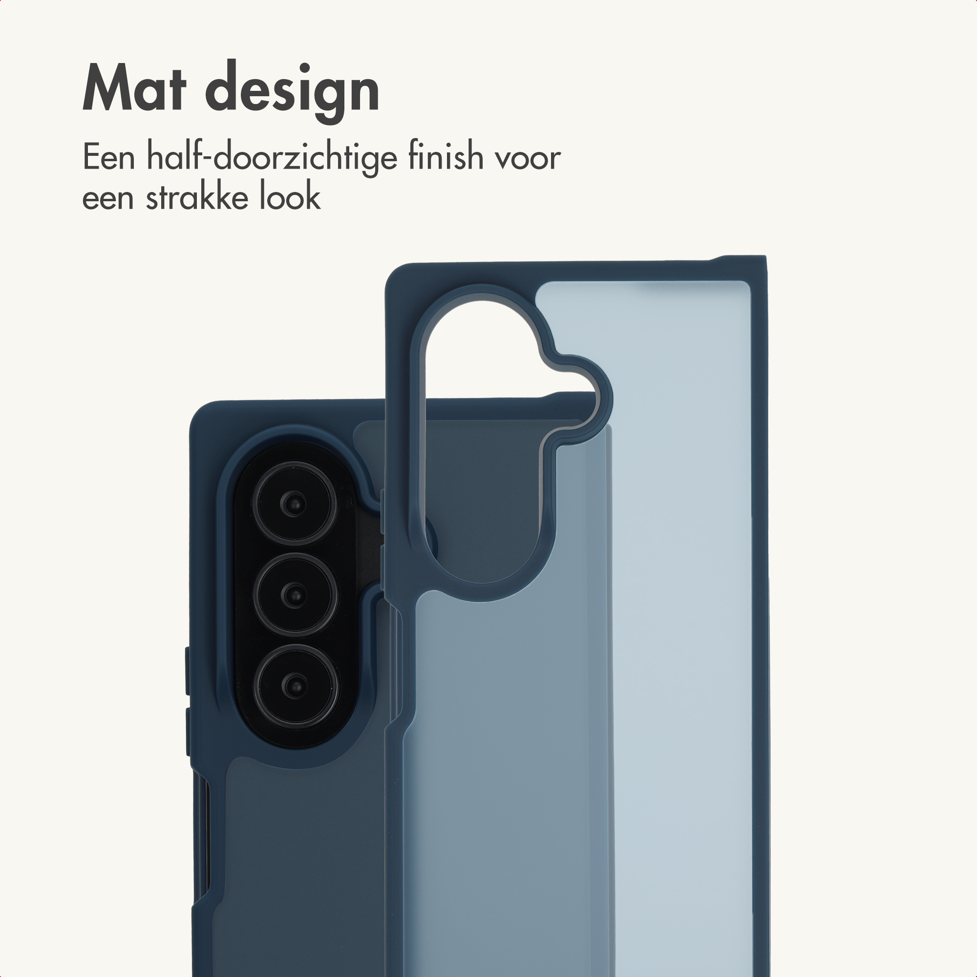 Zwei dunkelblaue Smartphone-Hüllen mit mattem, halbdurchsichtigem Design und Kameraaussparungen vor hellem Hintergrund.