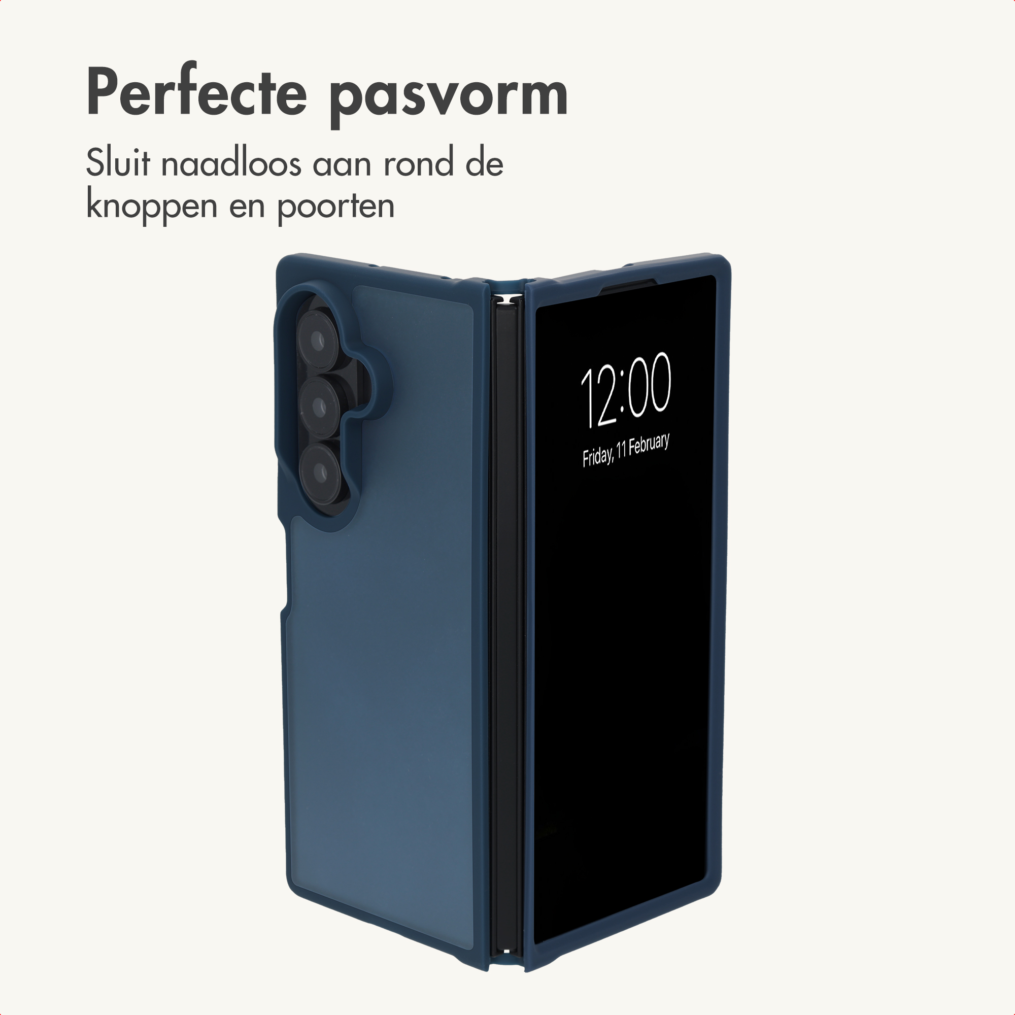Ein faltbares Smartphone in einer blauen Schutzhülle mit sichtbarer Kamera und Display.