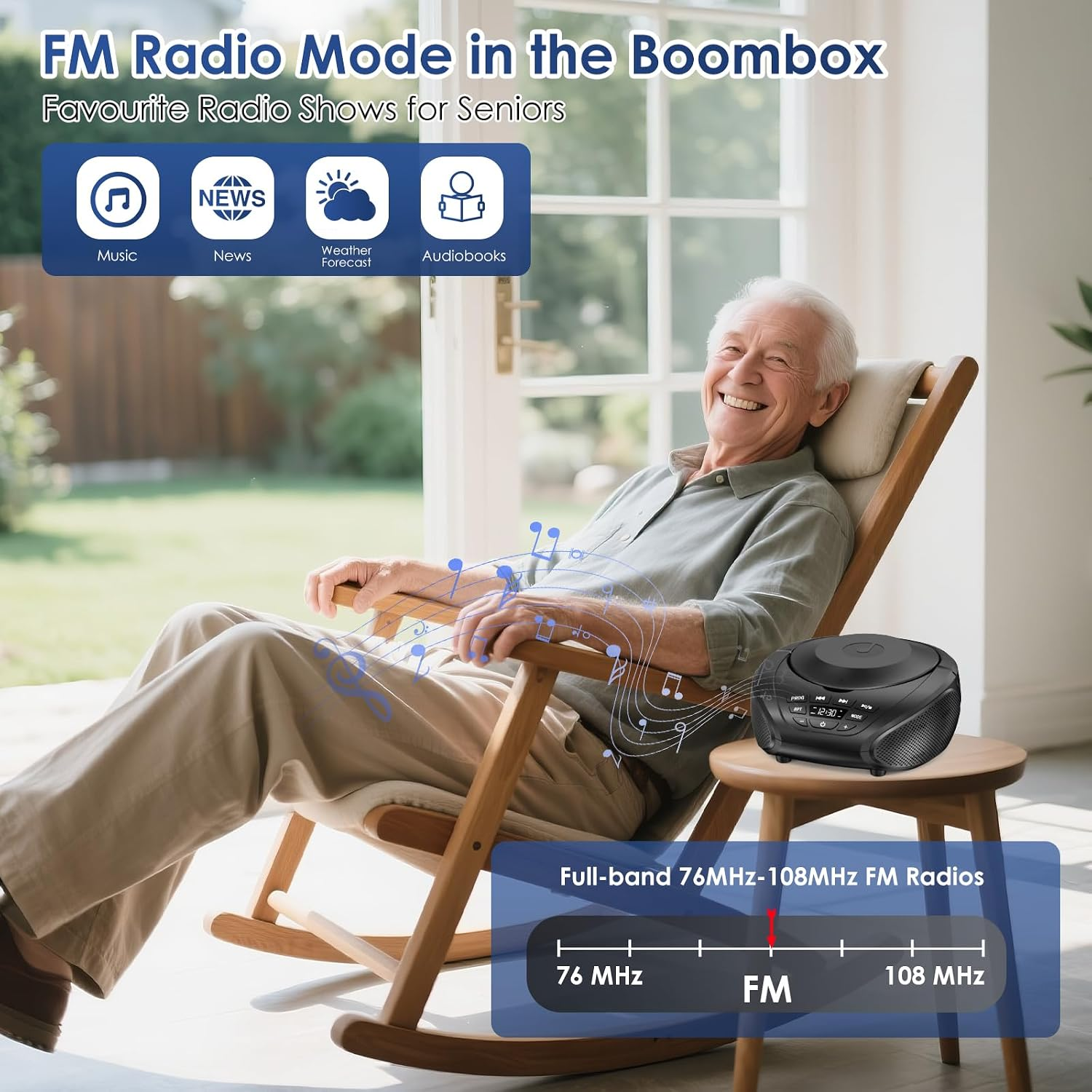 Ein lächelnder älterer Mann sitzt in einem Schaukelstuhl, während ein schwarzes Radio auf einem Tisch daneben steht.