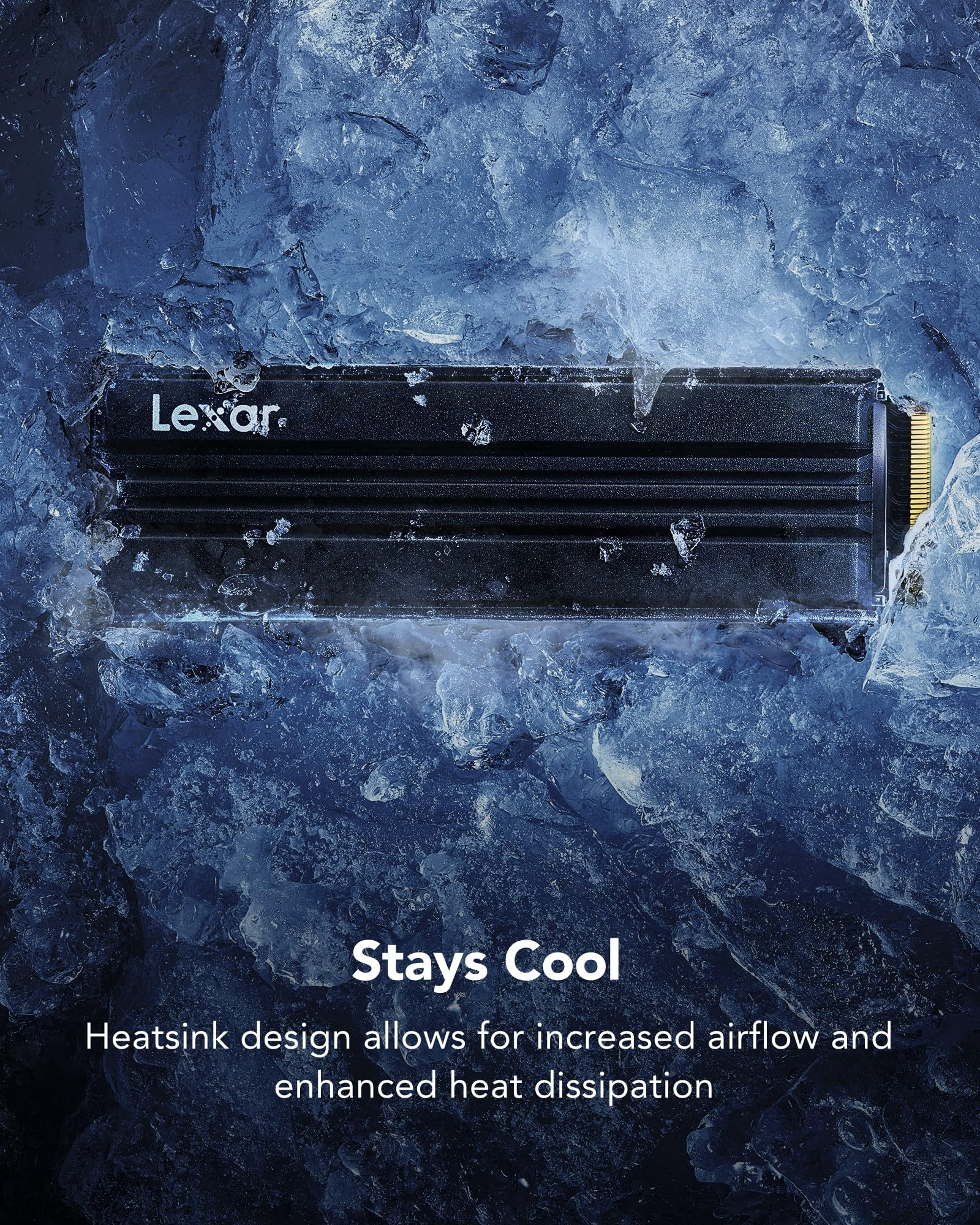 SSD Lexar immerso nel ghiaccio blu con il testo 'Stays Cool'.