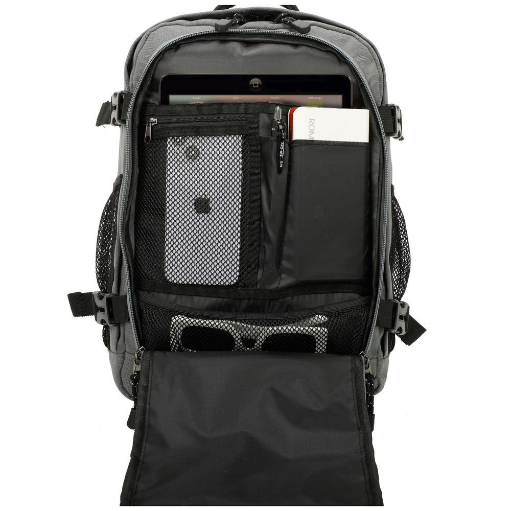 Mochila gris con bolsillo frontal abierto que muestra una tableta, un teléfono, un cuaderno y gafas.