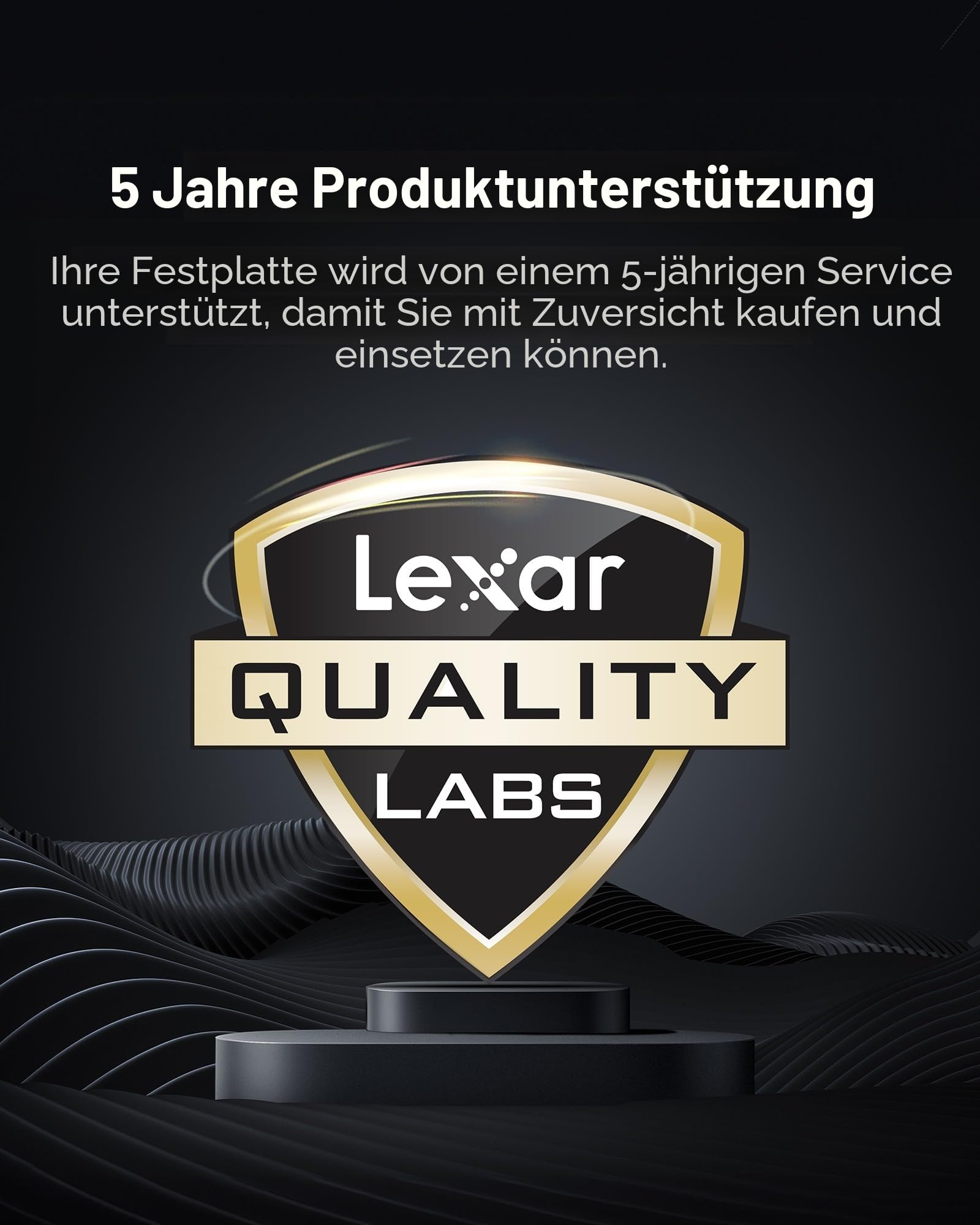 Scudo Lexar Quality Labs con 5 anni di supporto sul prodotto su sfondo nero.