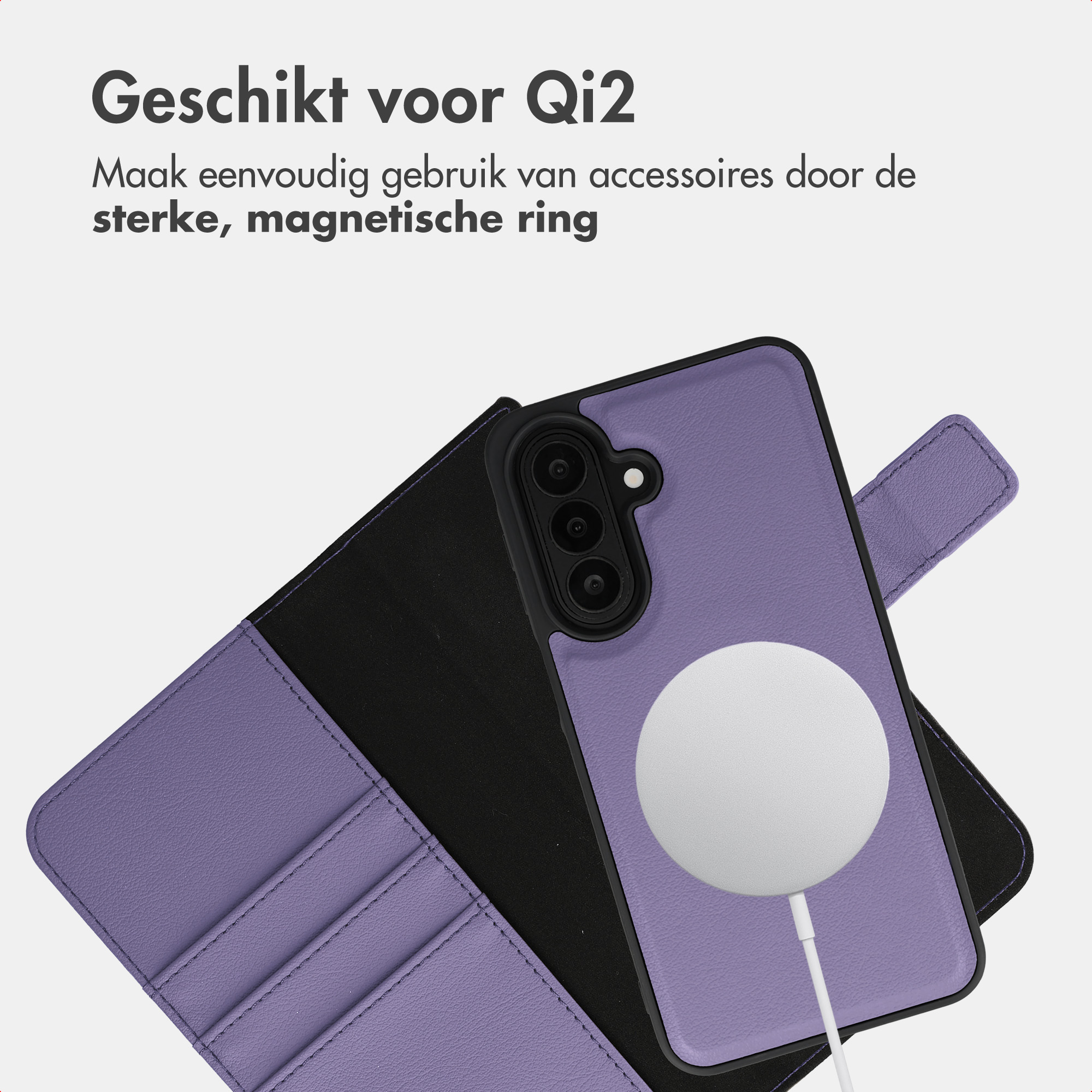 Eine violette Brieftasche als Smartphone-Hülle mit einem runden weißen magnetischen Ladegerät auf der Rückseite.
