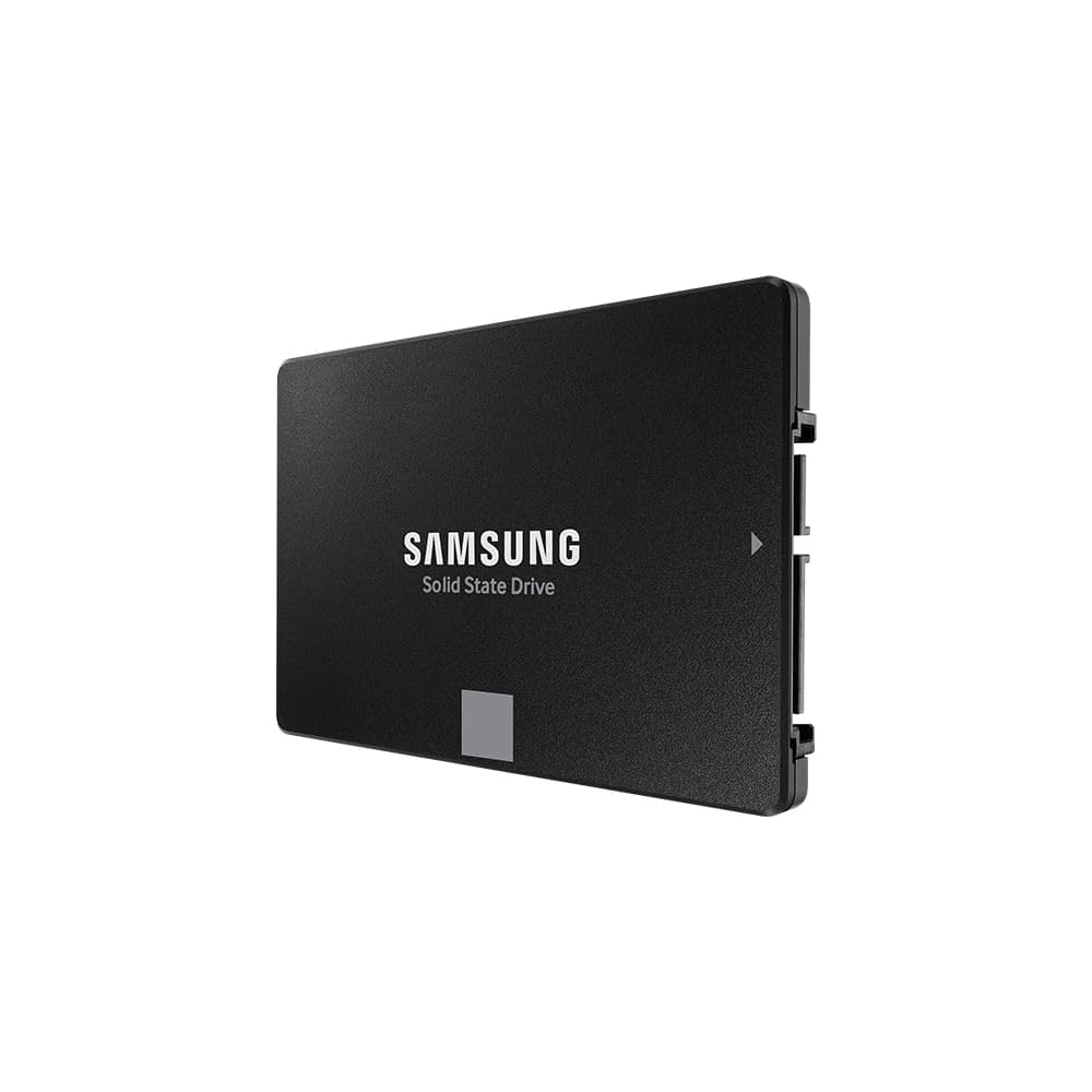 Unità a stato solido Samsung nera su sfondo bianco.