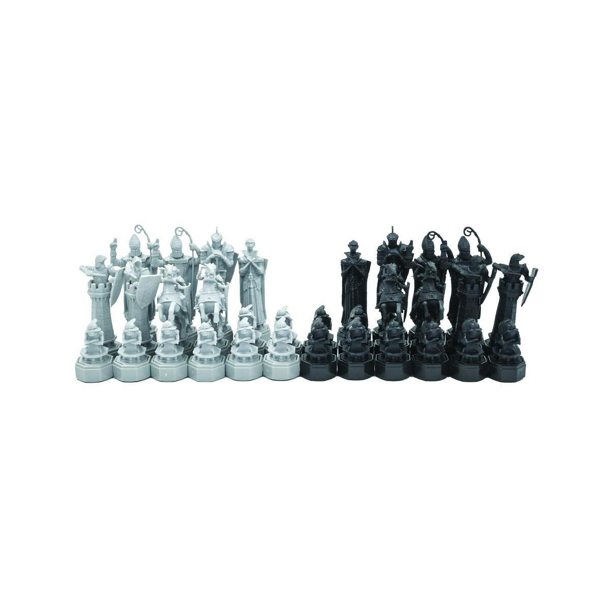 Ein kompletter Satz grauer und schwarzer Schachfiguren im Fantasy-Stil auf weißem Hintergrund.