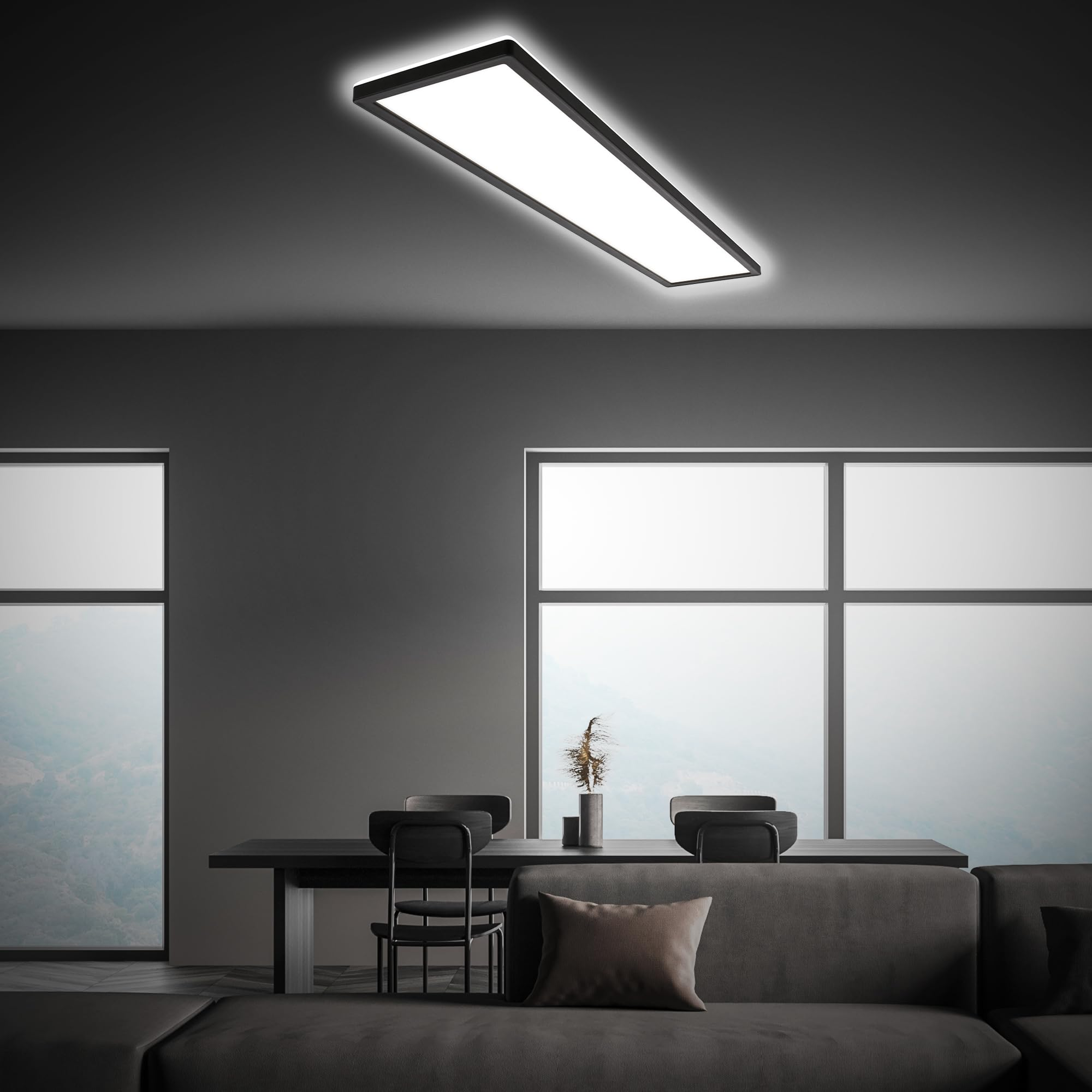 Un soggiorno moderno con divano scuro, tavolo da pranzo, grandi finestre e una lampada da soffitto rettangolare.