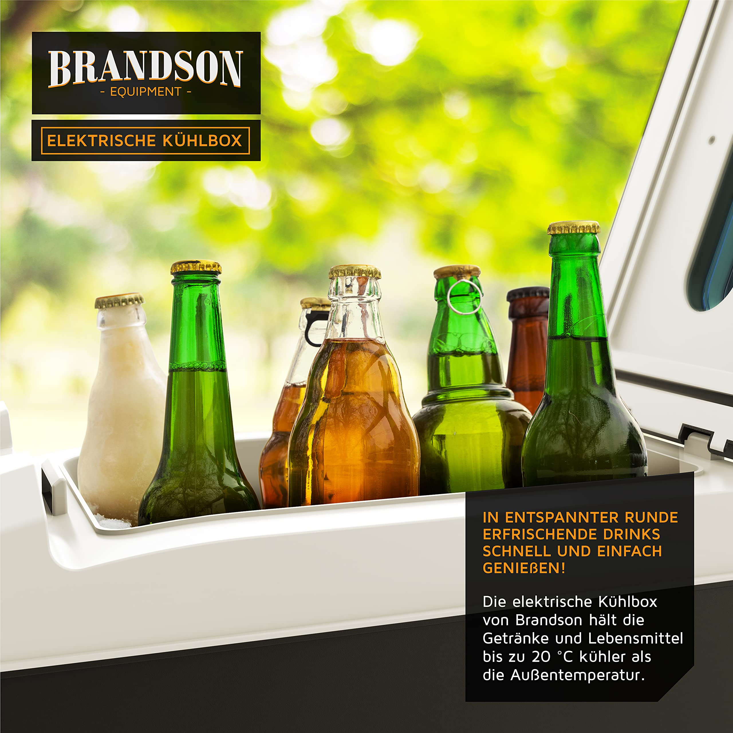 Un frigo portatile Brandson aperto pieno di varie bottiglie di birra e bevande all'aperto.