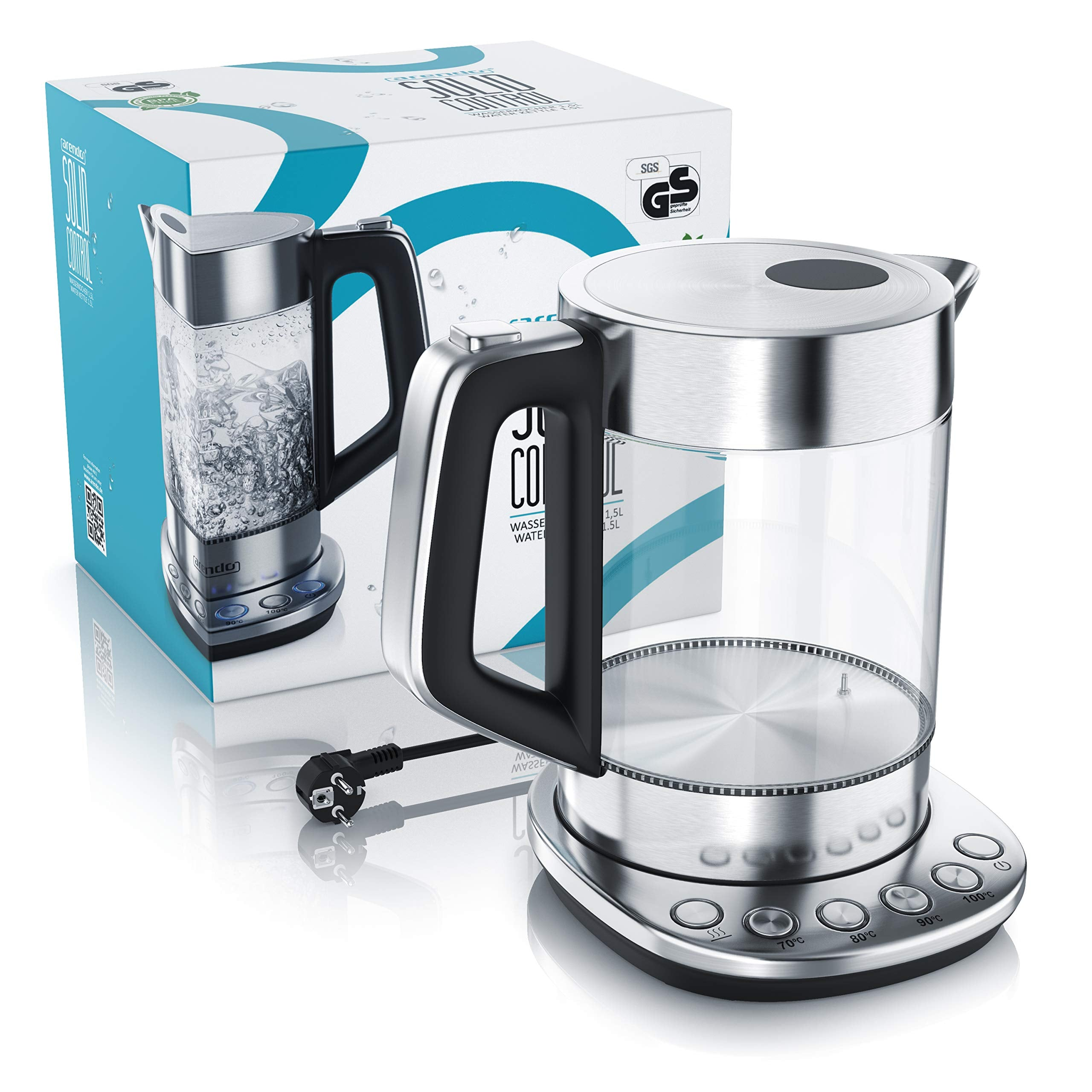 Gläserner Wasserkocher mit Edelstahlbasis und Bedienelementen, stehend vor seiner bedruckten Produktverpackung.