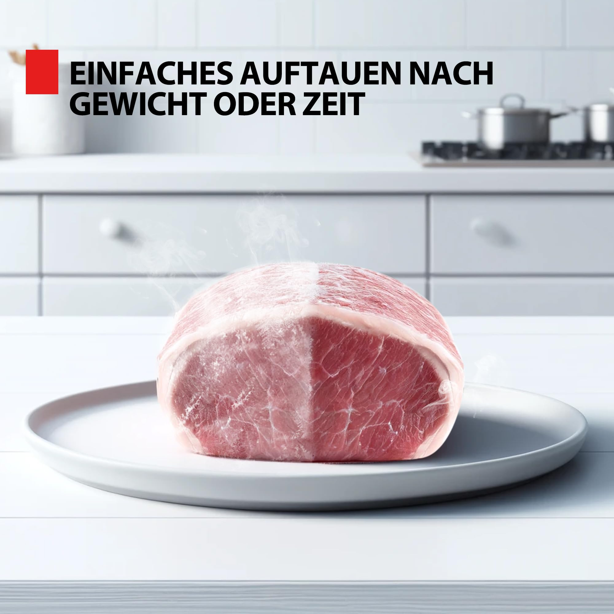 Un morceau de viande crue sur une assiette blanche dans une cuisine. Texte : Décongélation simple par poids ou temps.