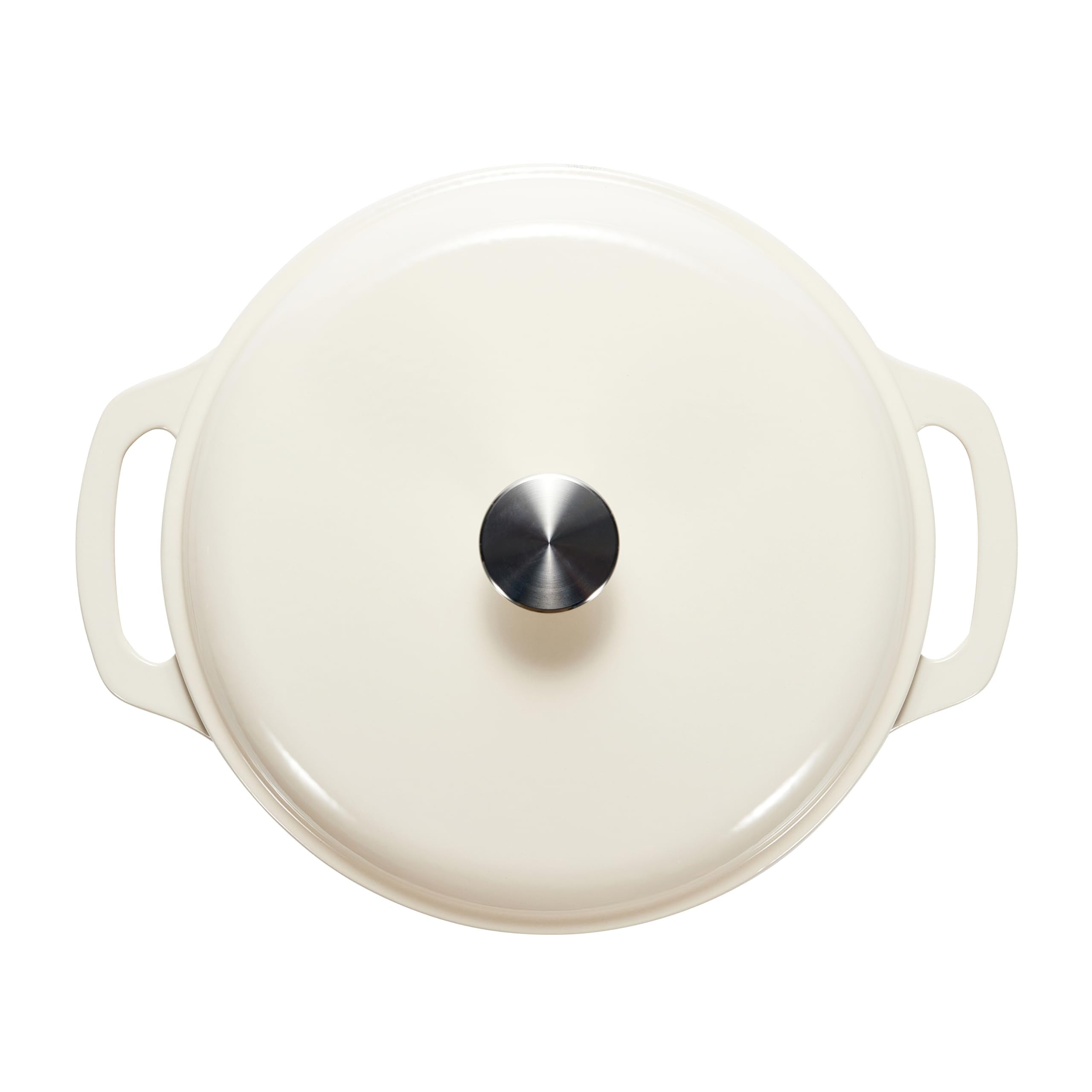 Vue de dessus d'une cocotte couleur crème avec couvercle fermé et bouton en métal, sur fond blanc.