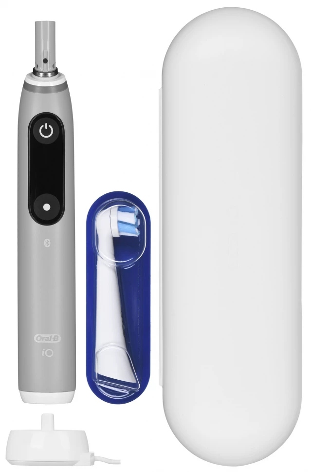 Cepillo de dientes eléctrico Oral-B iO gris con base de carga, cabezal de repuesto y estuche blanco.