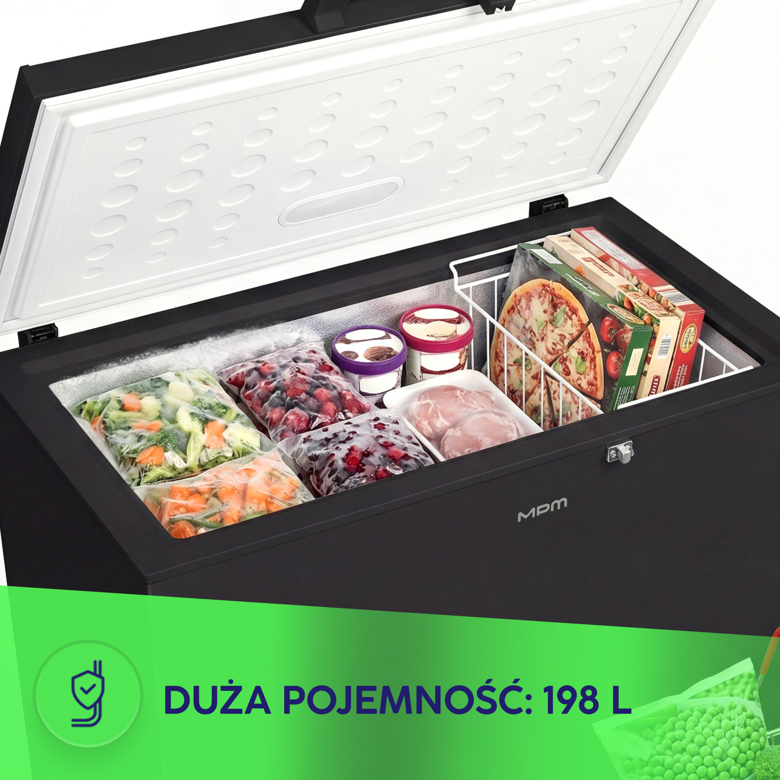 Otwarta czarna zamrażarka skrzyniowa wypełniona warzywami, owocami i pizzą.
