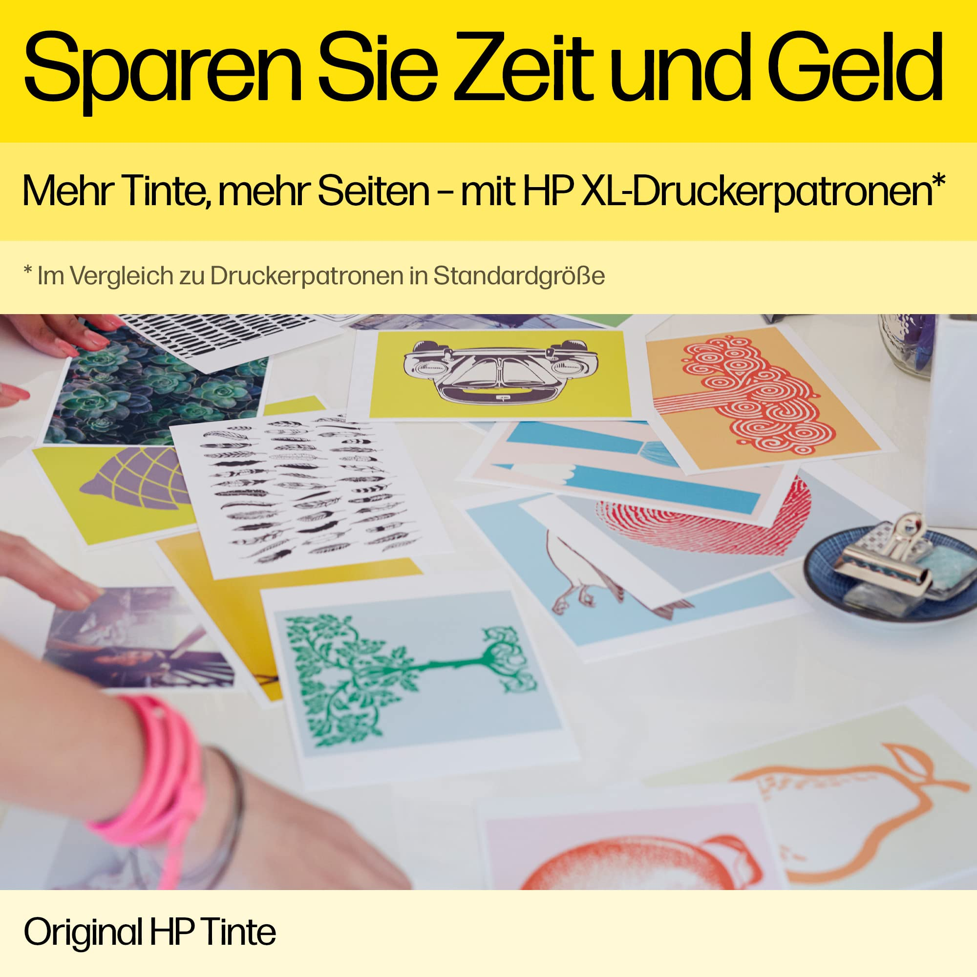 Werbung für HP XL-Druckerpatronen mit bunten Drucken auf einem Tisch.
