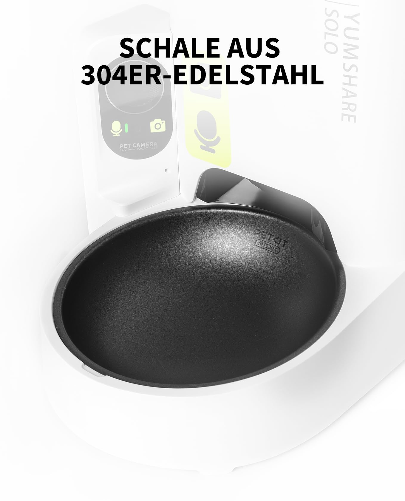 Gros plan sur un distributeur de croquettes blanc avec un bol en acier inoxydable noir.