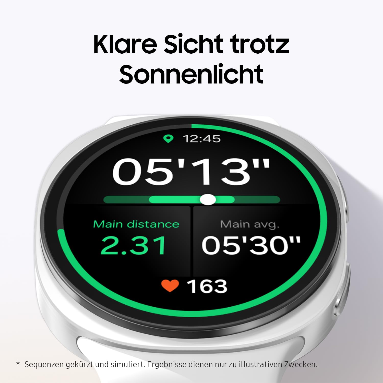 Une montre connectée blanche affiche des données de sport avec un cercle vert et une fréquence cardiaque.