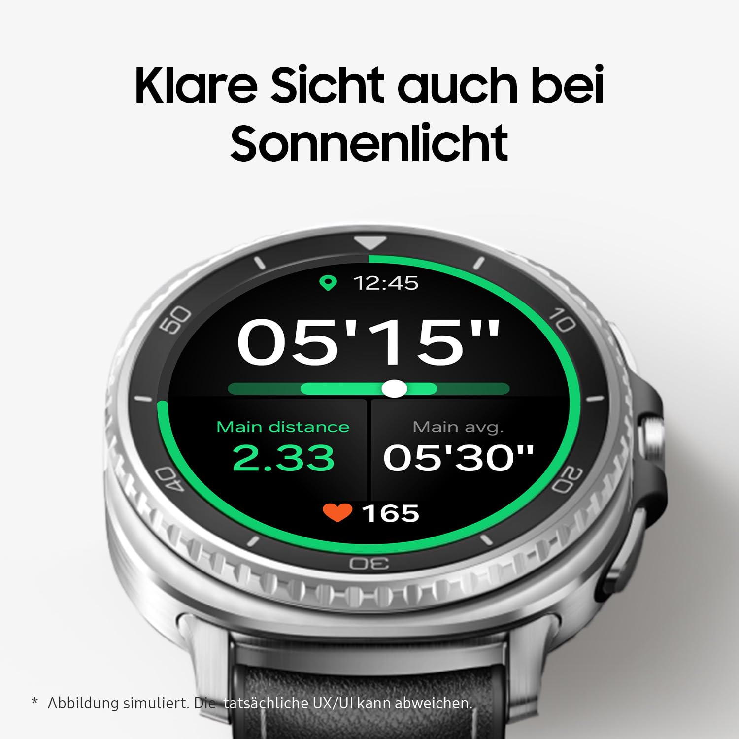Smartwatch con display fitness che mostra ritmo, distanza e frequenza cardiaca.