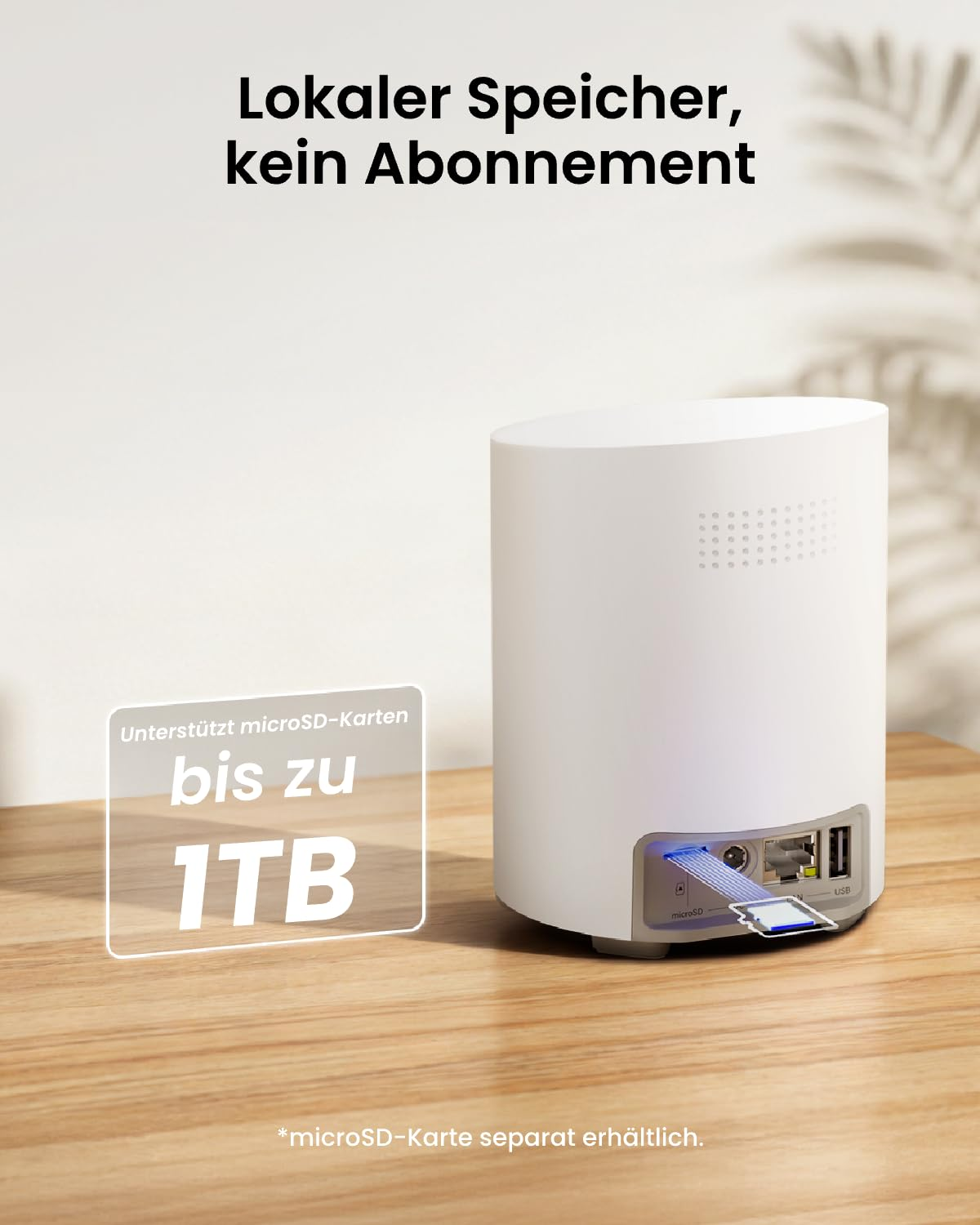 Appareil cylindrique blanc sur une table en bois avec carte microSD insérée à l'arrière.