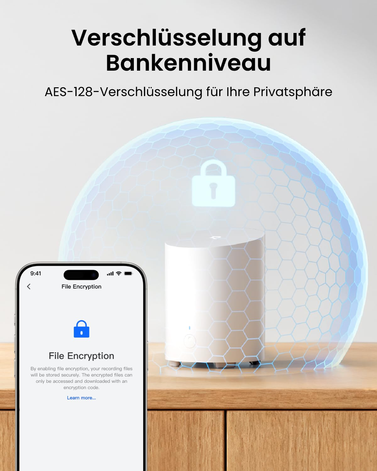Un appareil blanc sous un dôme bleu, à côté d'un smartphone affichant le chiffrement de fichiers.