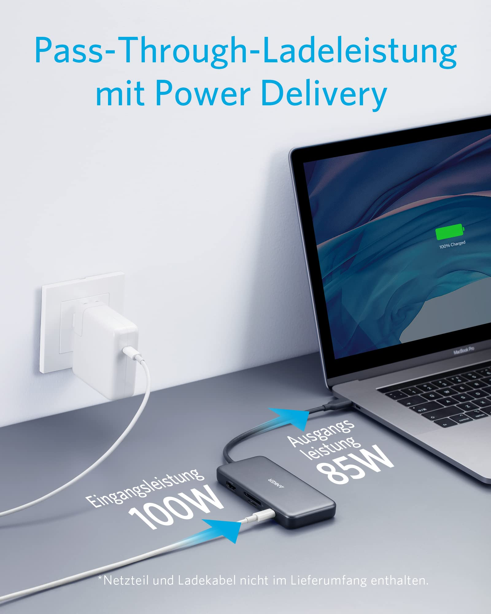 Laptop collegato a un hub e a un caricatore a muro, con indicazione di 100W in ingresso e 85W in uscita.