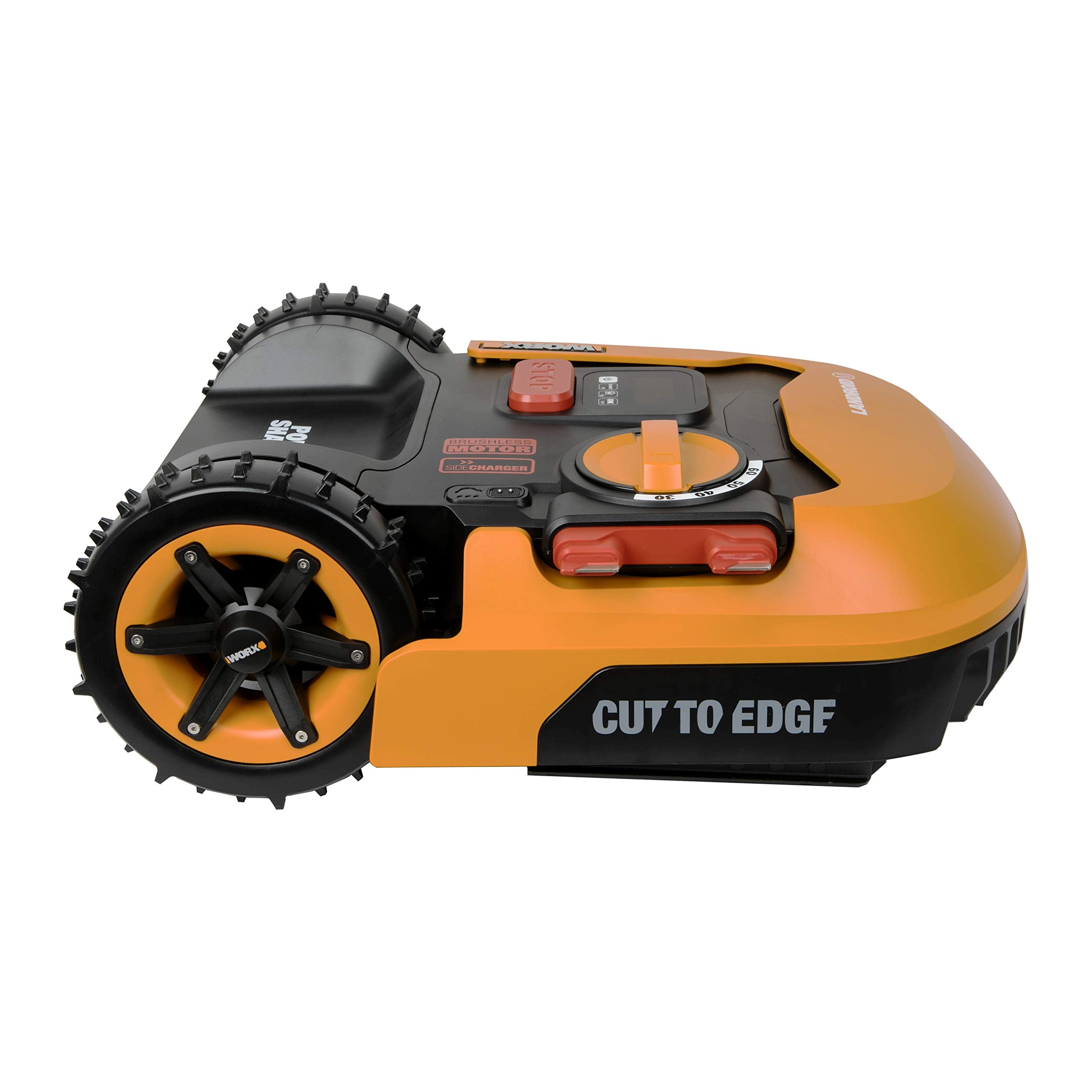 Ein orange-schwarzer Worx Landroid Mähroboter vor weißem Hintergrund.