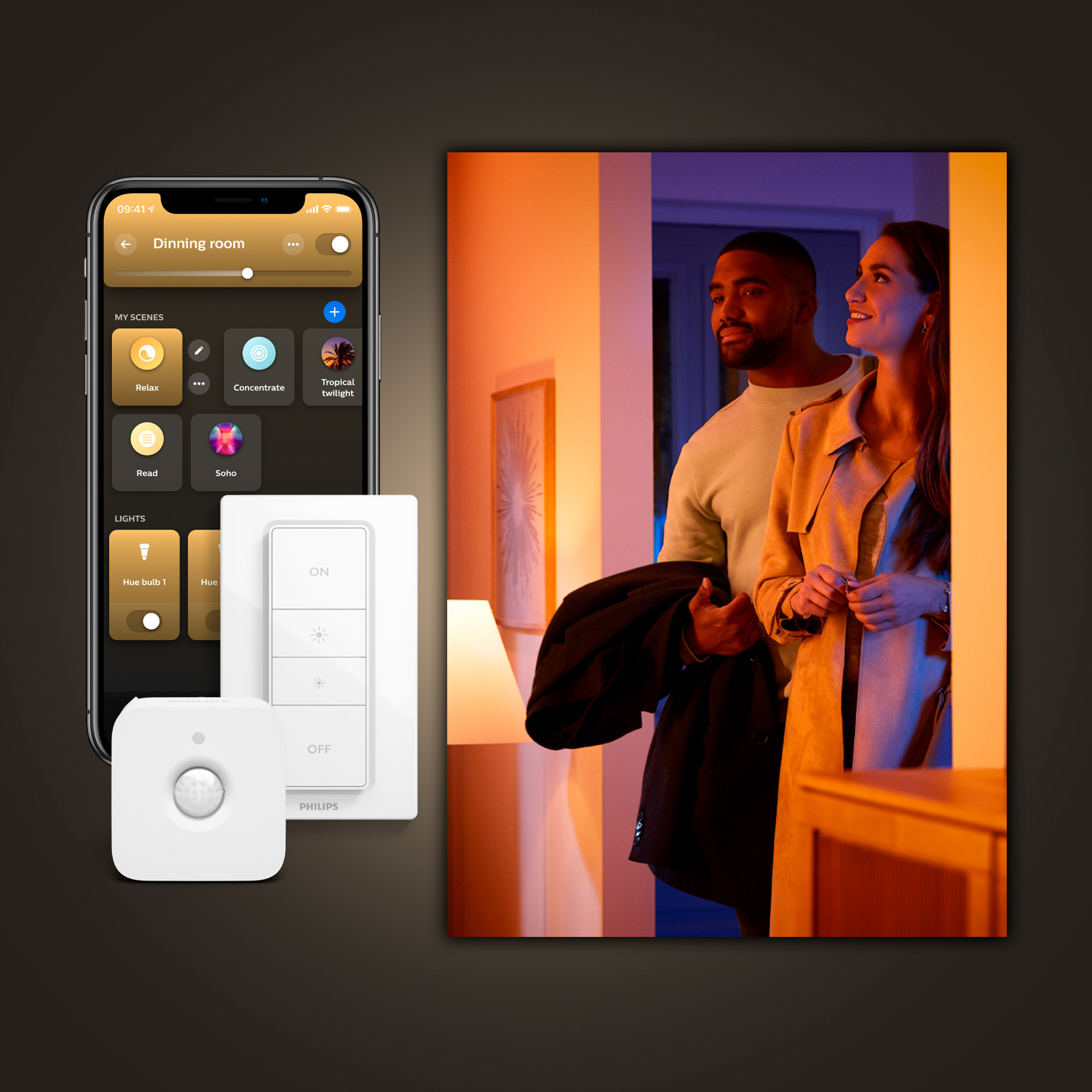 Un'app per smartphone, un interruttore smart e un sensore di movimento accanto a una coppia in una stanza illuminata.