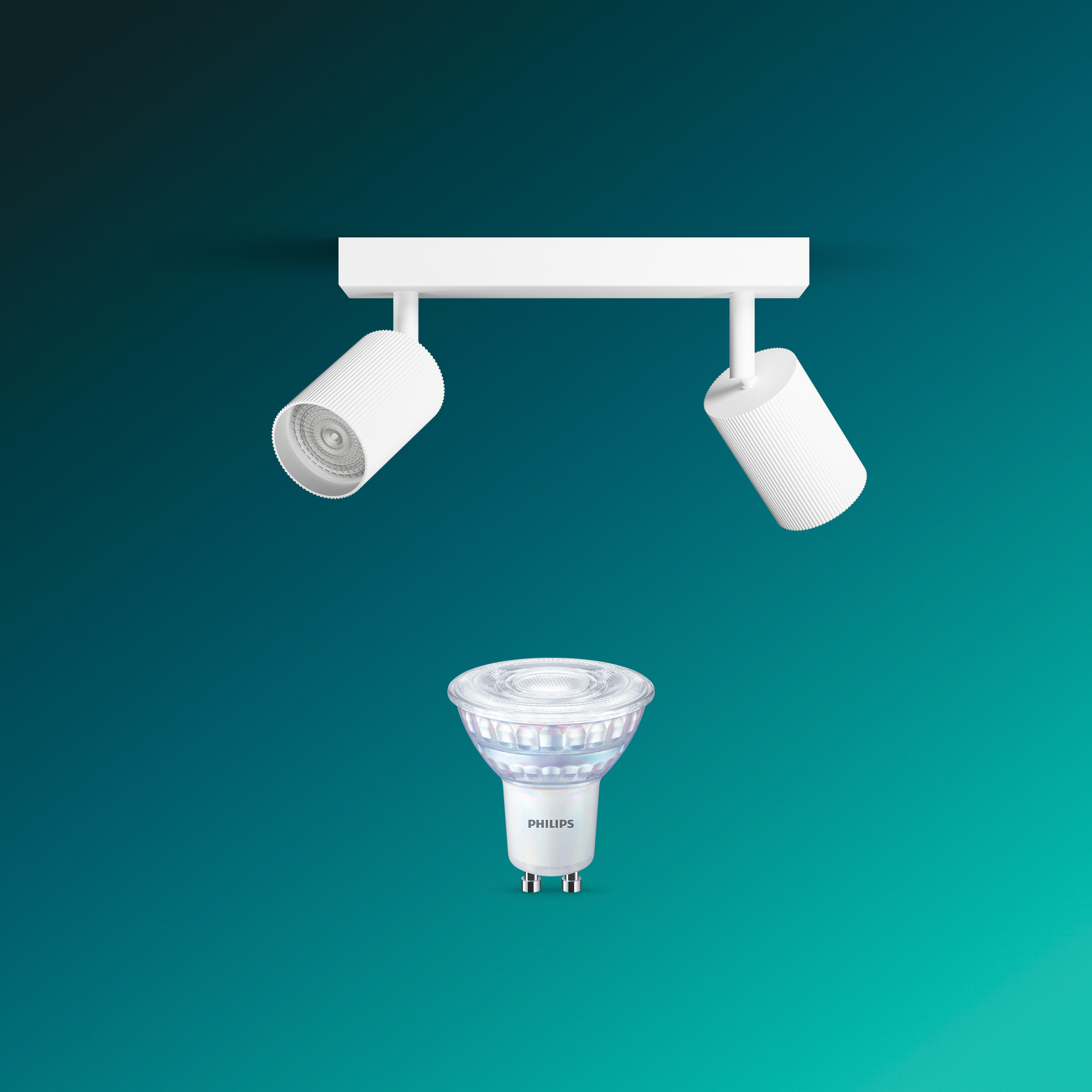 Eine weiße Deckenlampe mit zwei Strahlern und einer Philips LED-Glühbirne davor auf grünem Hintergrund.