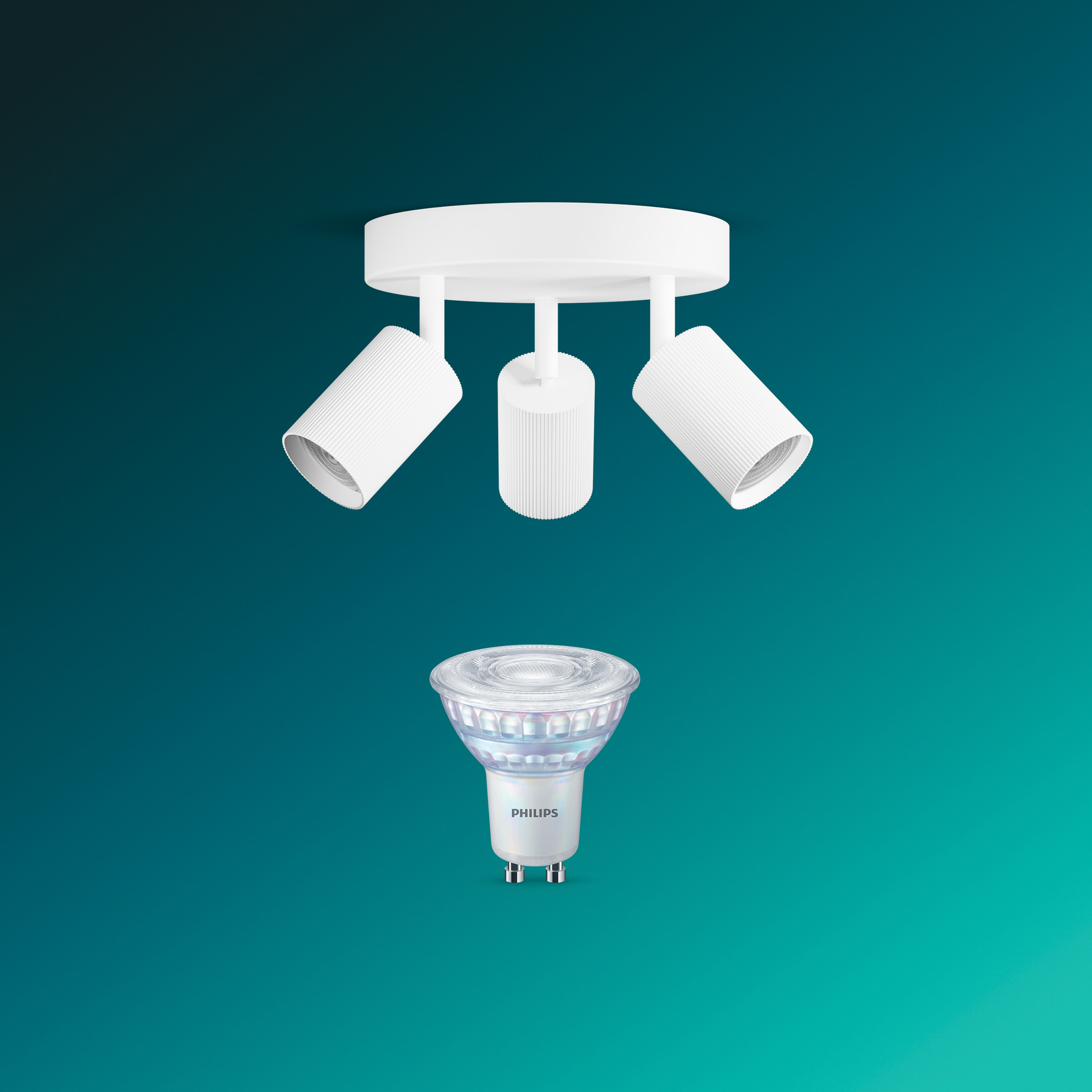 Eine weiße Deckenleuchte mit drei Spots schwebt vor einem türkisfarbigen Hintergrund über einer Philips LED-Lampe.