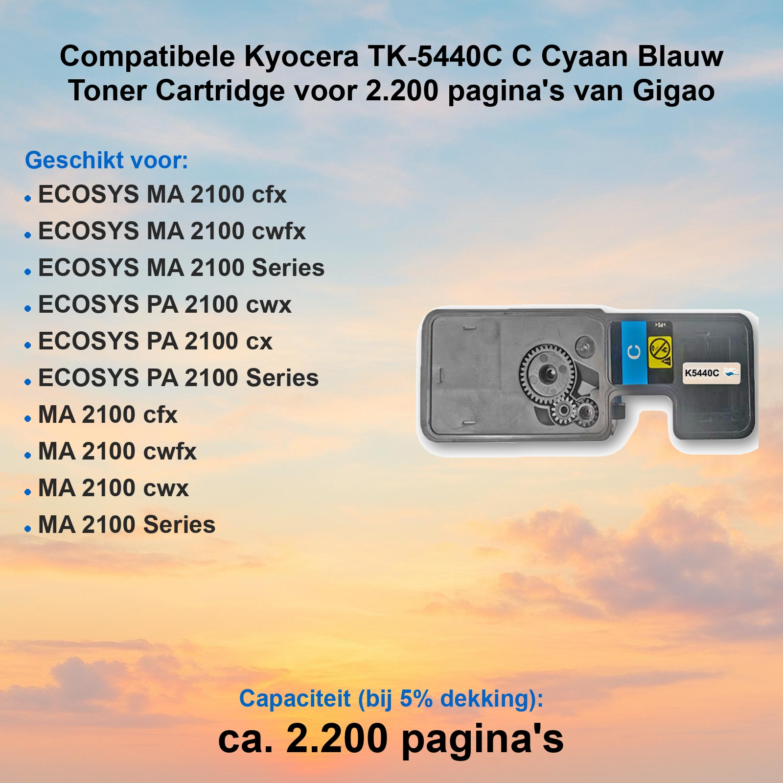 Kyocera TK-5440C Cyan Toner Cartridge für Ecosys Drucker vor einem Hintergrund mit Wolken und Text.