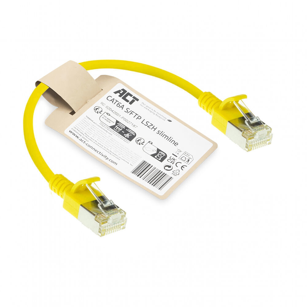 Ein kurzes gelbes CAT6A S/FTP Netzwerkkabel mit RJ45-Steckern und einem hellbraunen Pappschild.