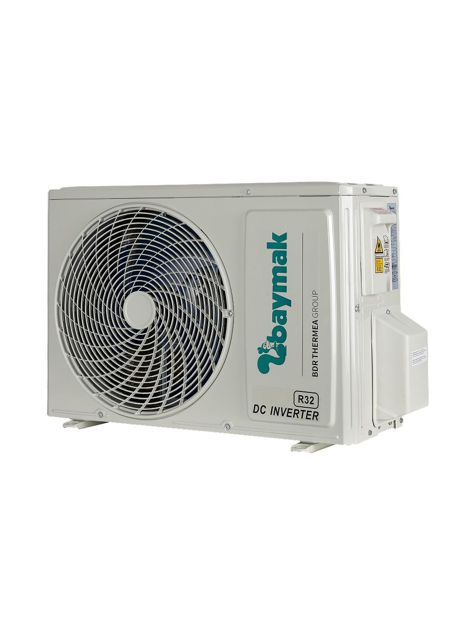 Beyaz arkaplanda beyaz Baymak DC Inverter klima dış ünitesi.