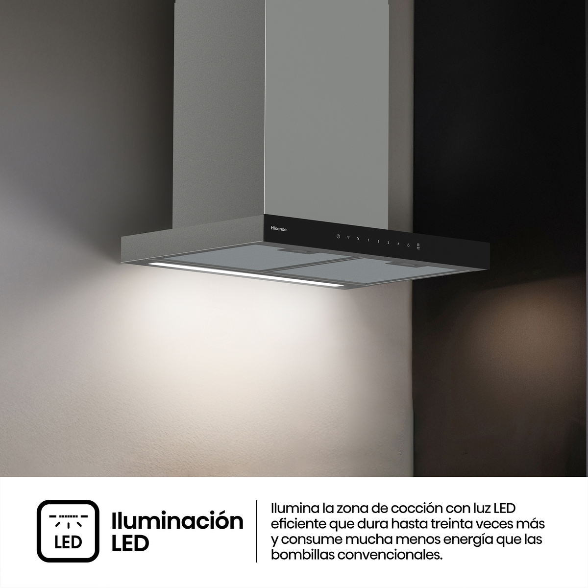 Moderna campana extractora gris con luz LED que ilumina la zona de cocción abajo.