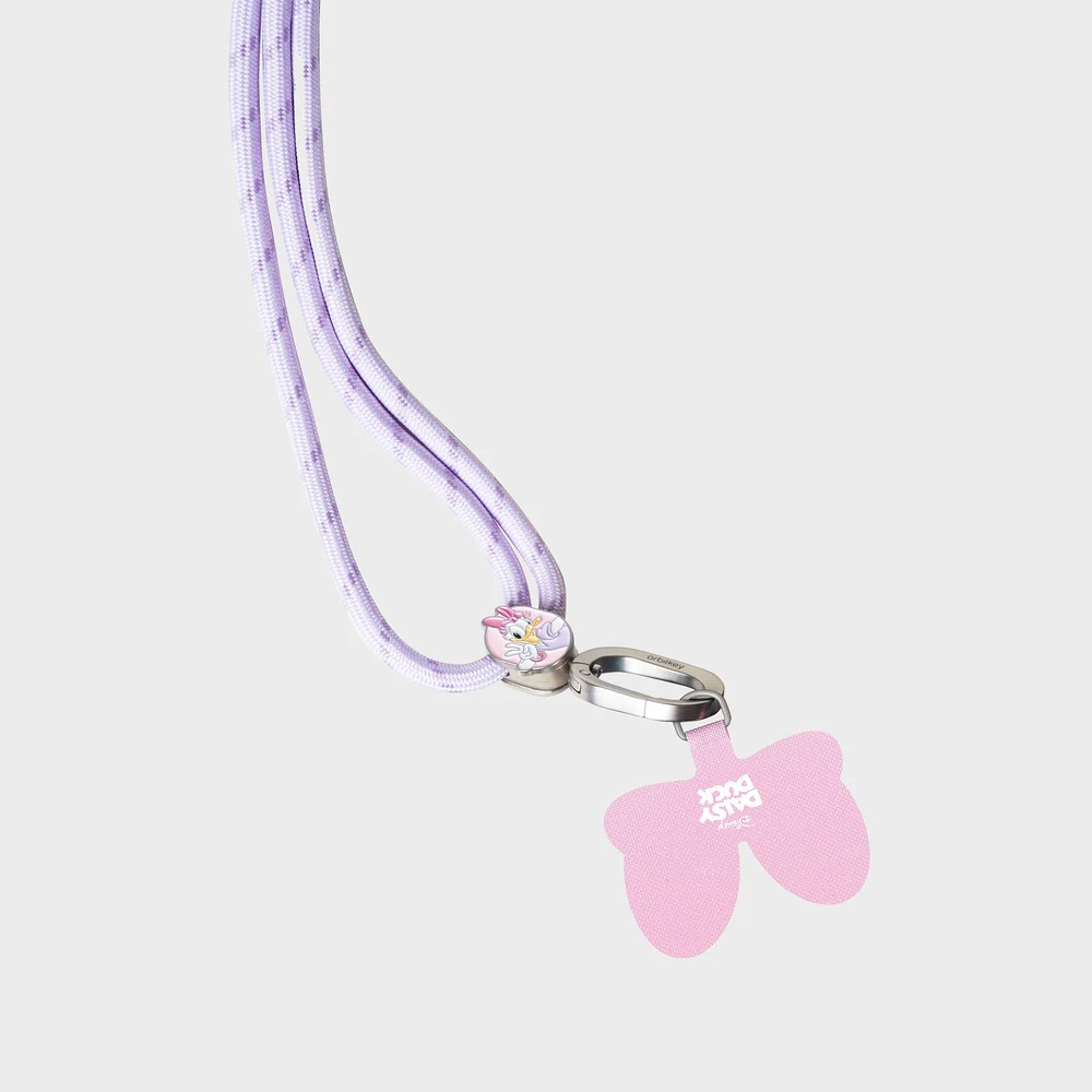 Fioletowa smycz z zawieszką Daisy Duck i różową kokardką na jasnym tle.