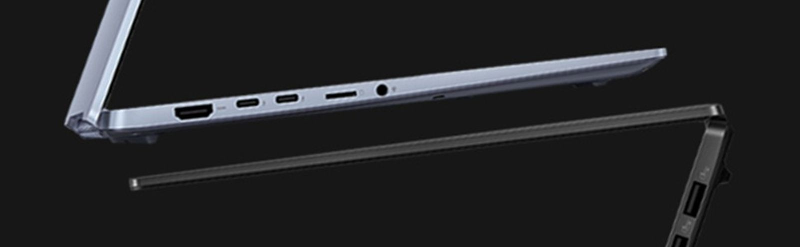 Seitenansicht zweier offener Laptops mit sichtbaren Anschlüssen vor dunklem Hintergrund.