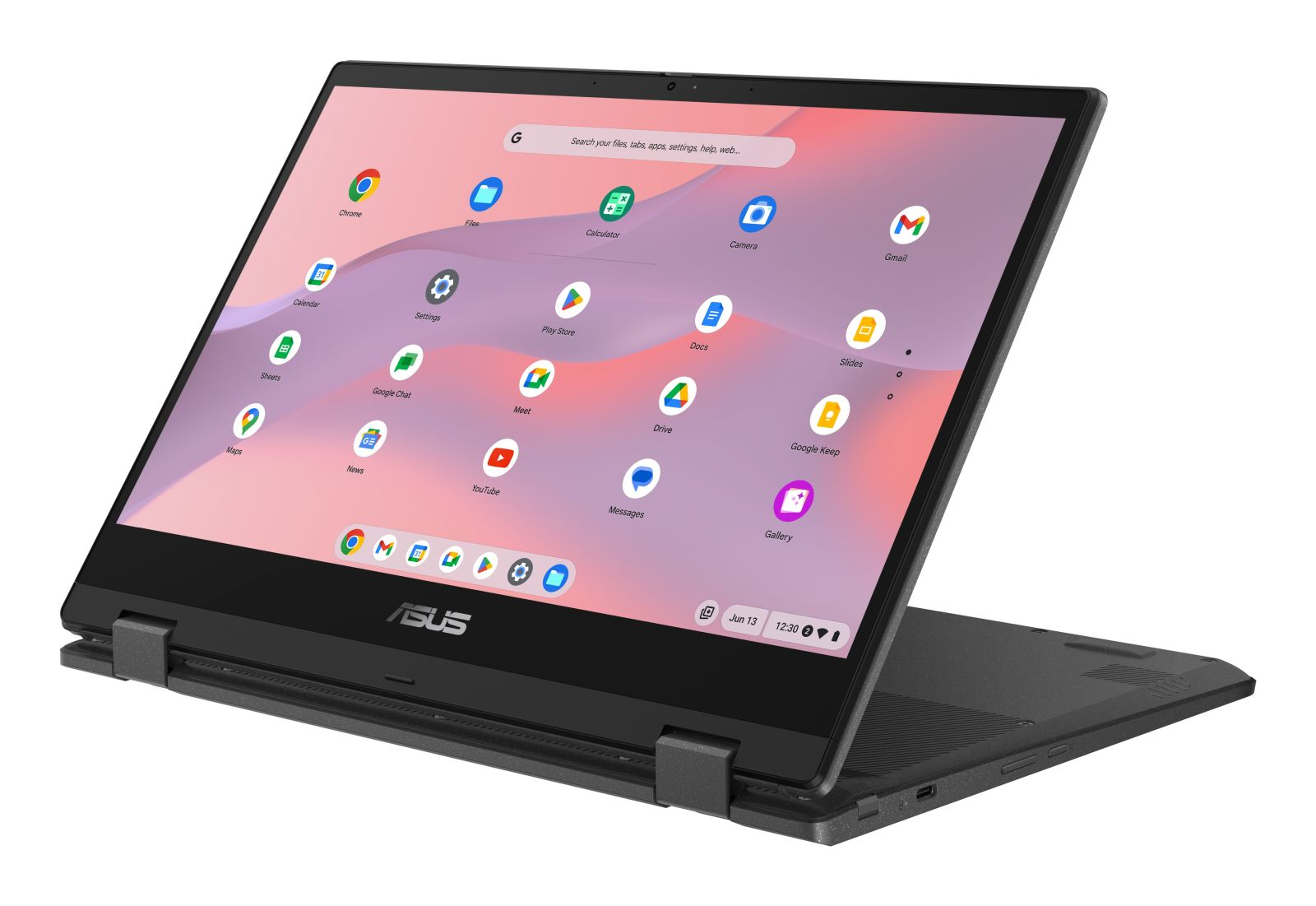 Un Chromebook ASUS en mode tente affiche l'écran d'accueil avec des icônes d'applications colorées.